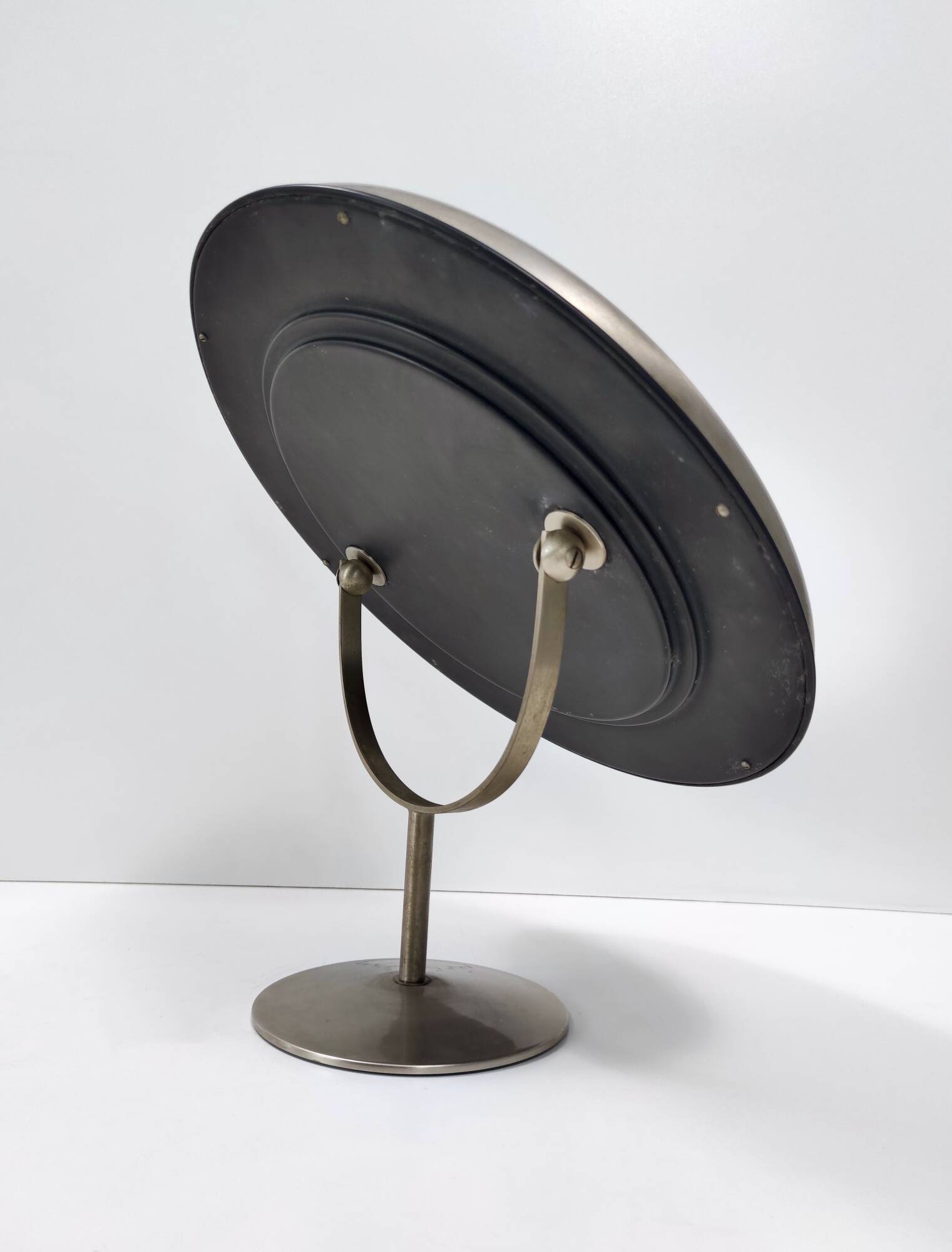 Miroir de courtoisie rond en laiton anodisé, attribution à Sergio Mazza, Italie