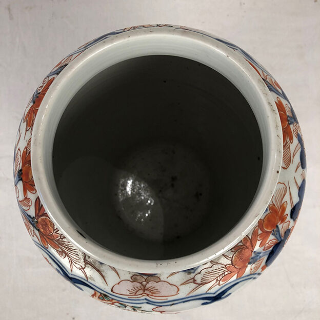 Japan, Imari, porcelain vase early twentieth century