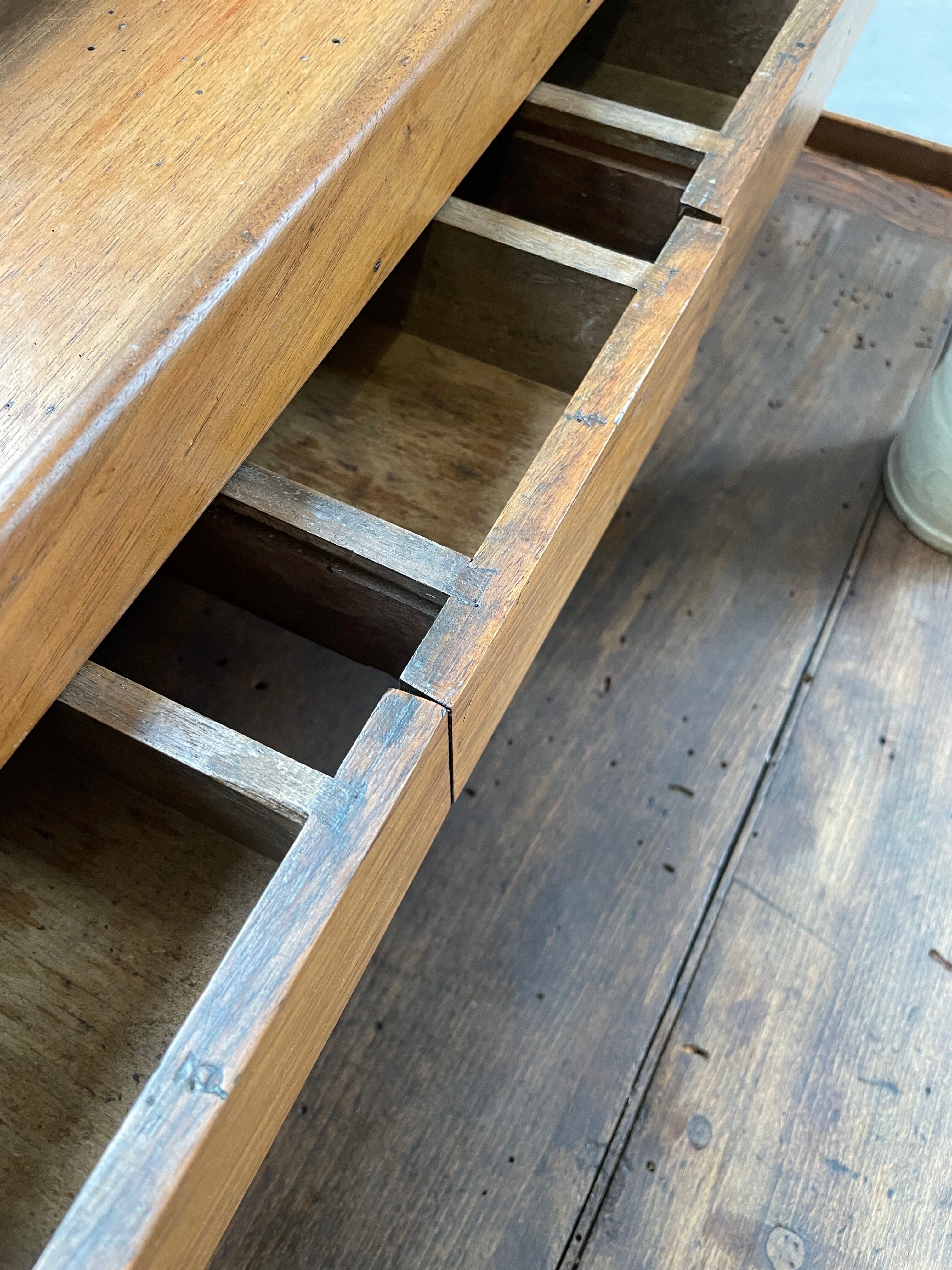 Establishment of jeweler XIXth oak