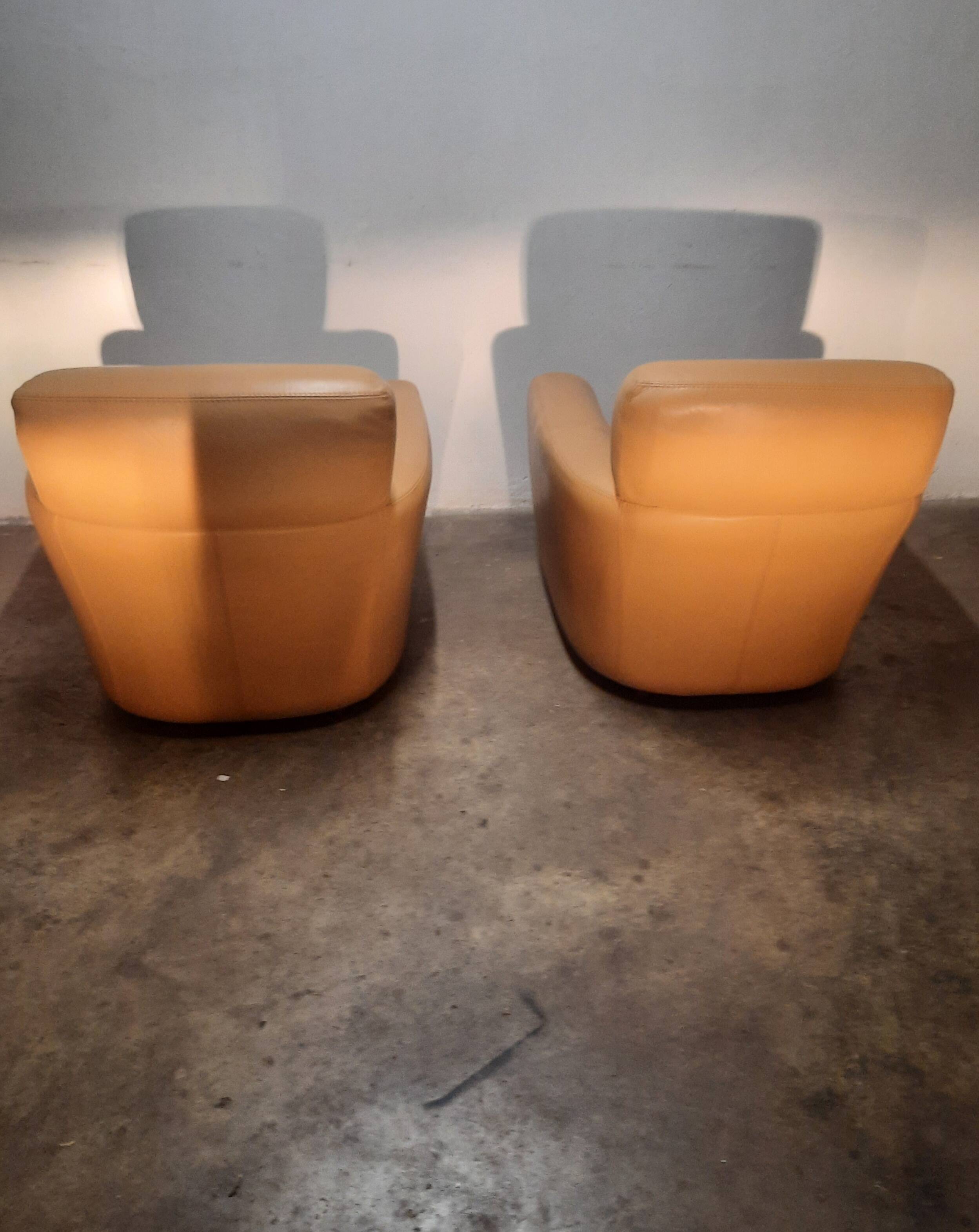 Paire de fauteuil club en cuir :roche et bobois"