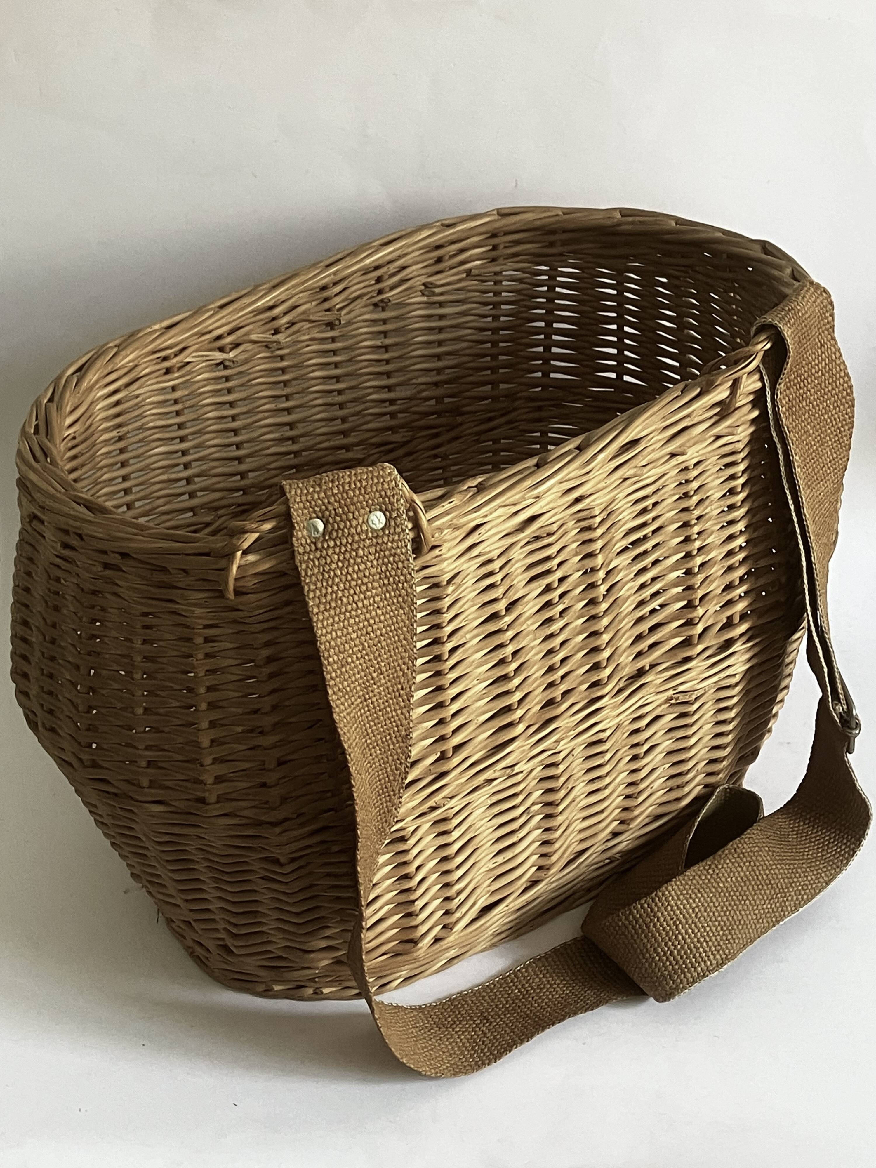 Panier de pêche en osier tressé