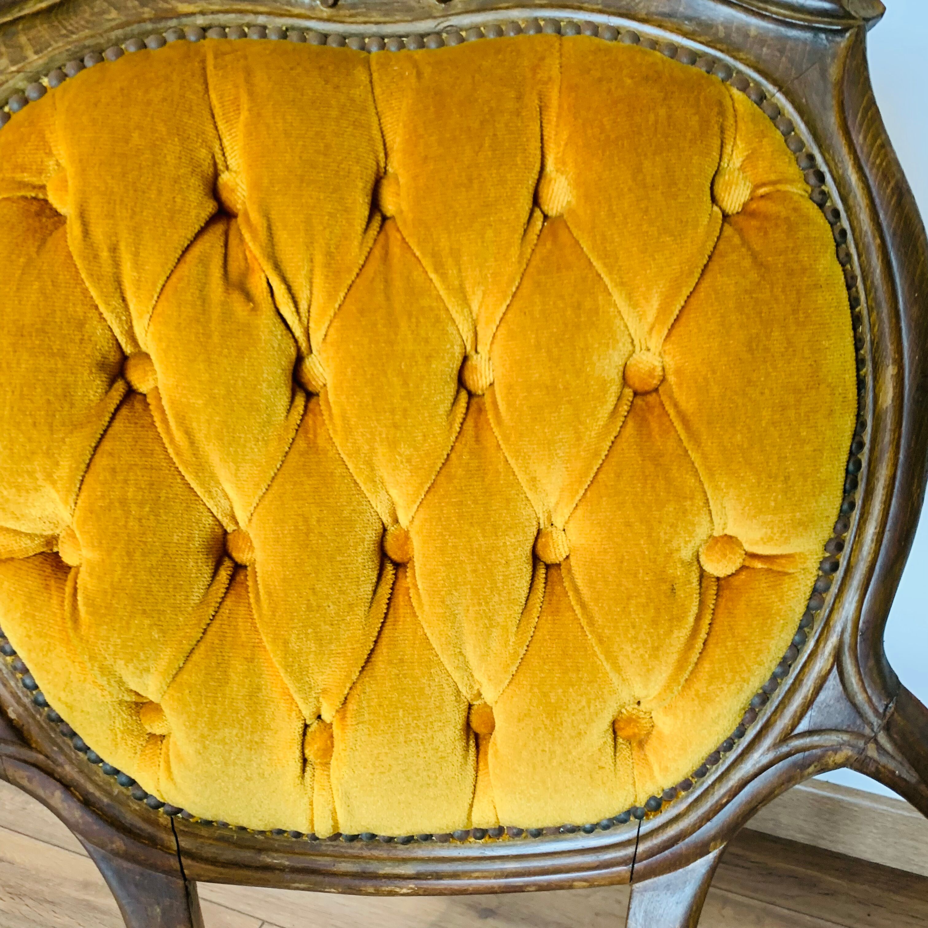 Rocking chair back medallion