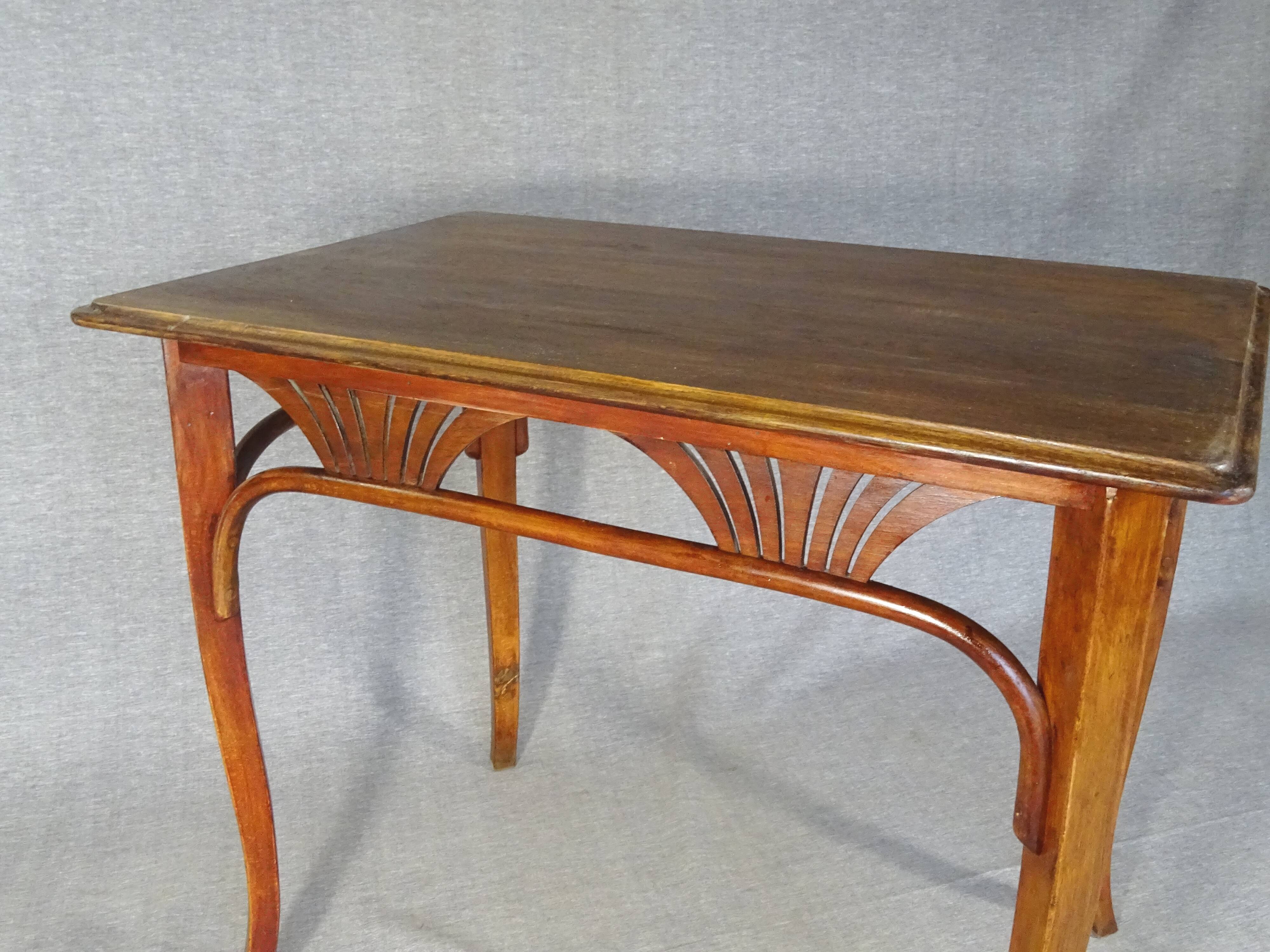 Table ou bureau Thonet N°8122, vers 1910, plateau chêne.