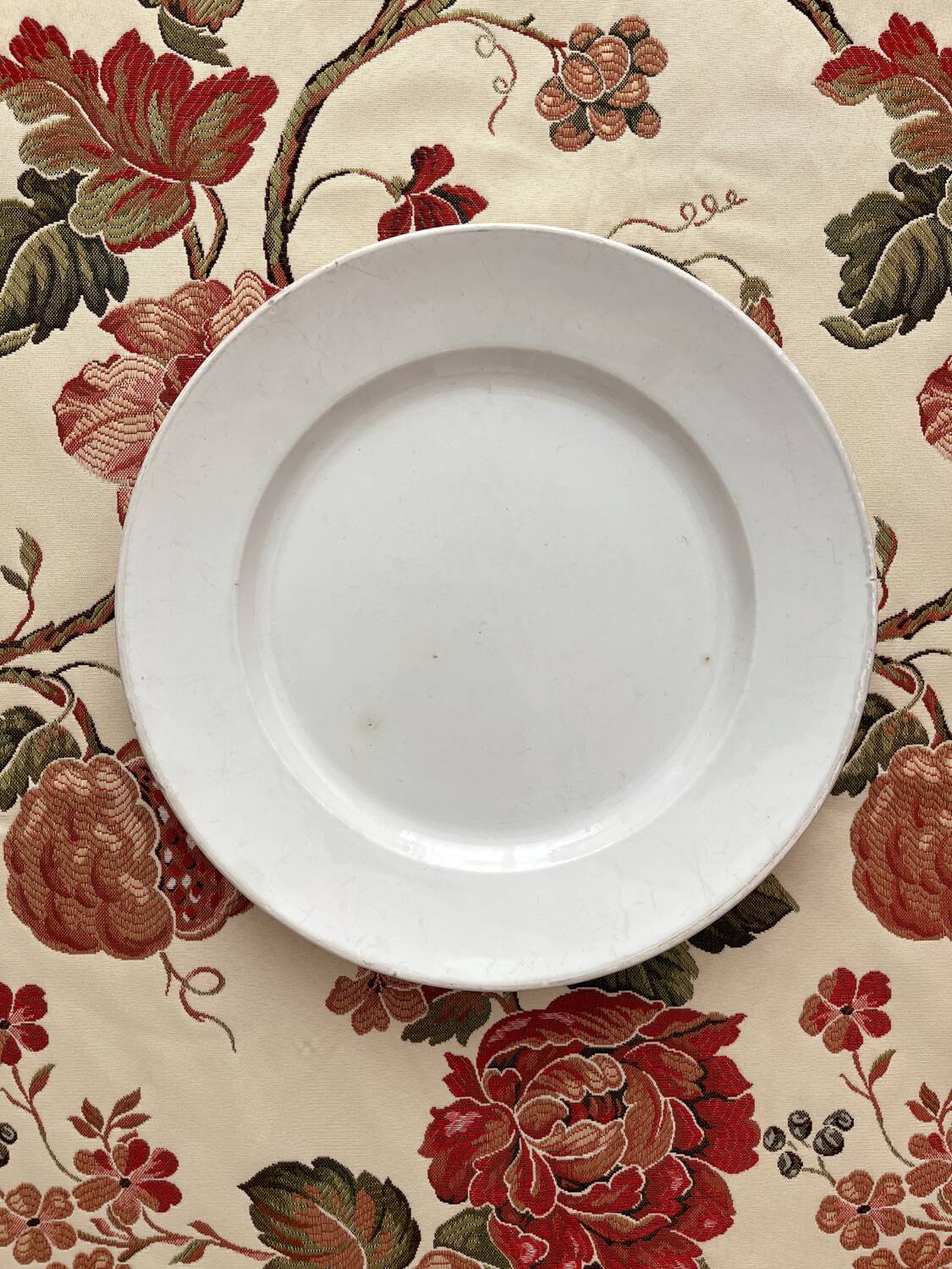 Round white ironstone dish from Creil and Montereau