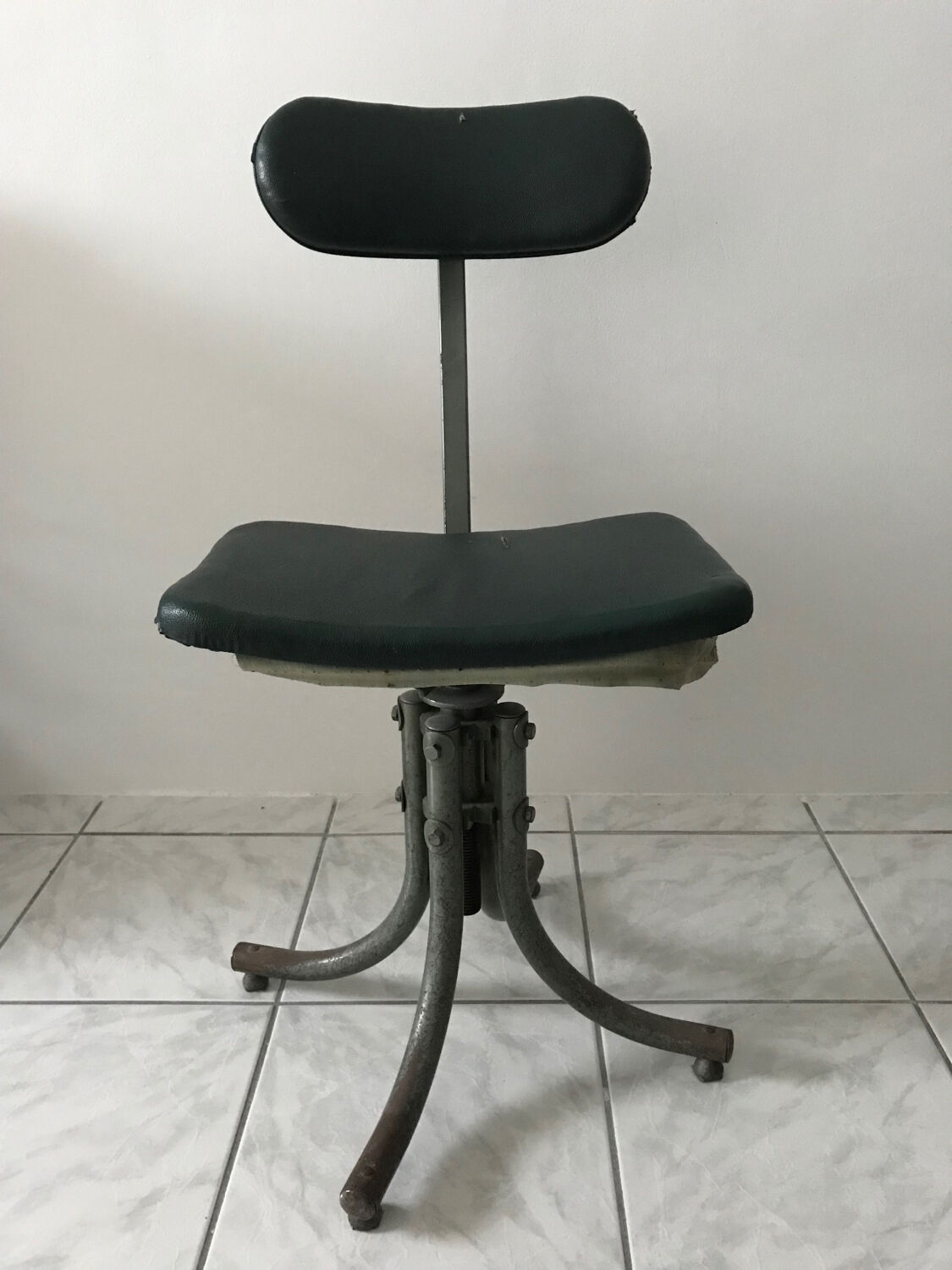 Bienaise 52 industrial chair
