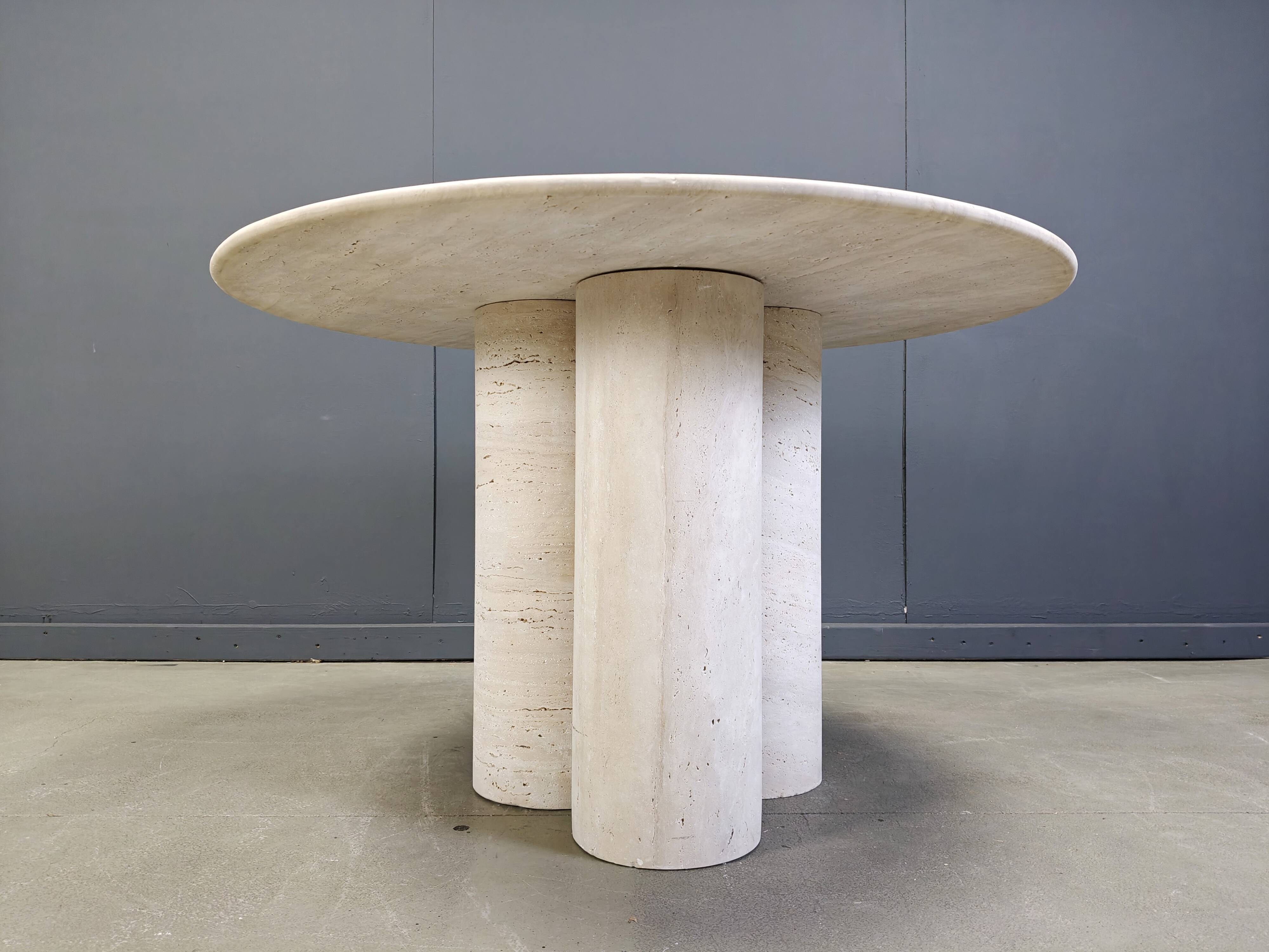 Round italian travertine dining table 1970s