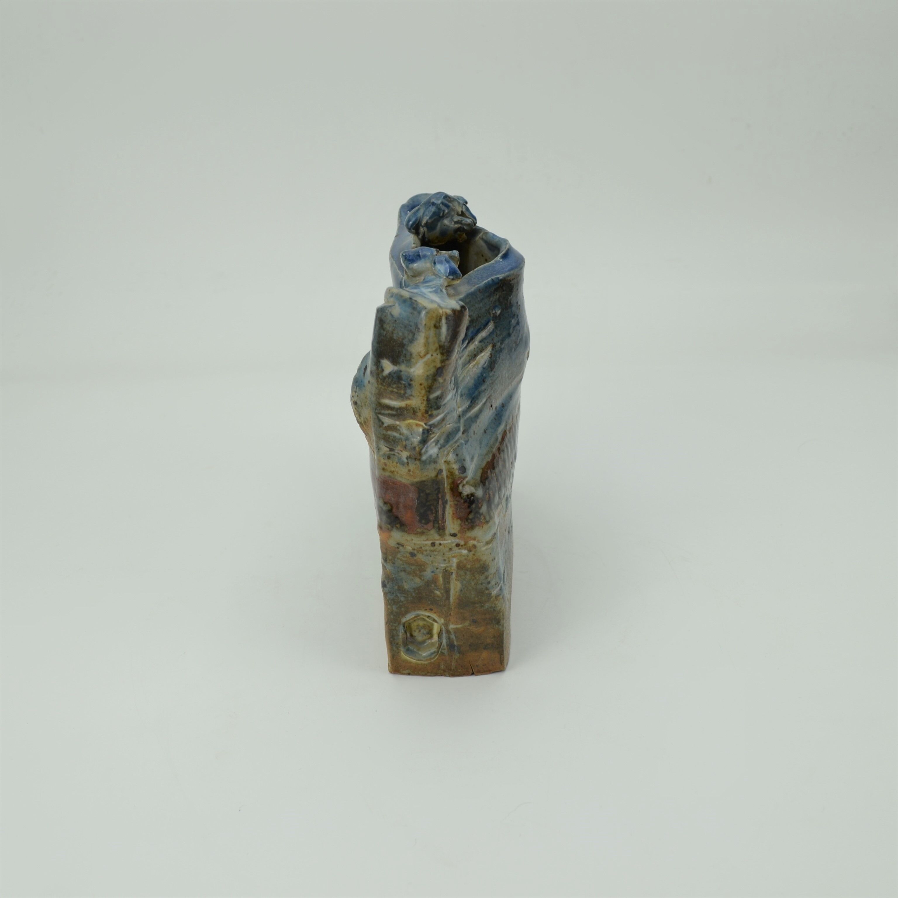 Sandstone vase by Vicente Vigreyos