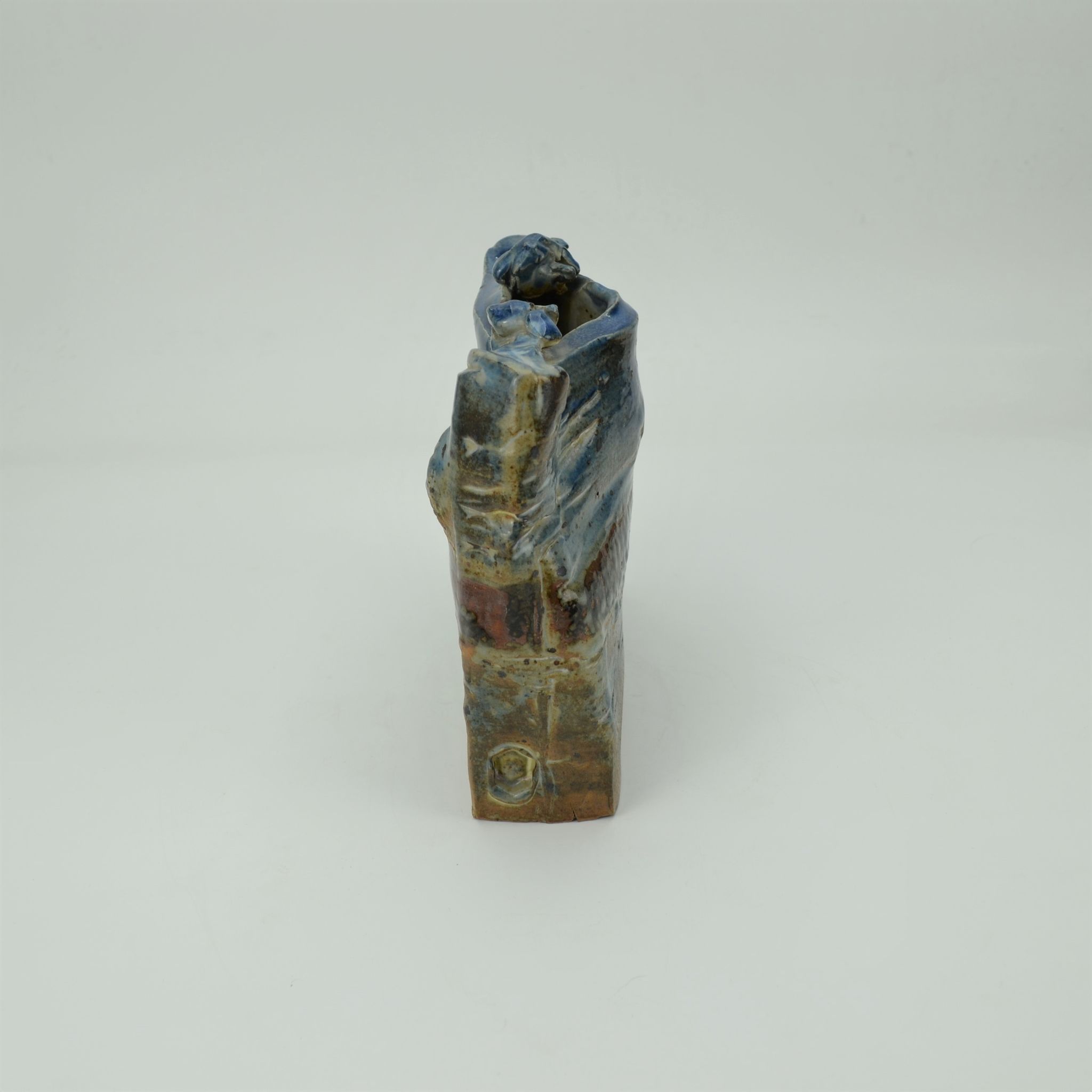 Sandstone vase by Vicente Vigreyos
