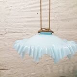 Suspension opaline bleue festonné