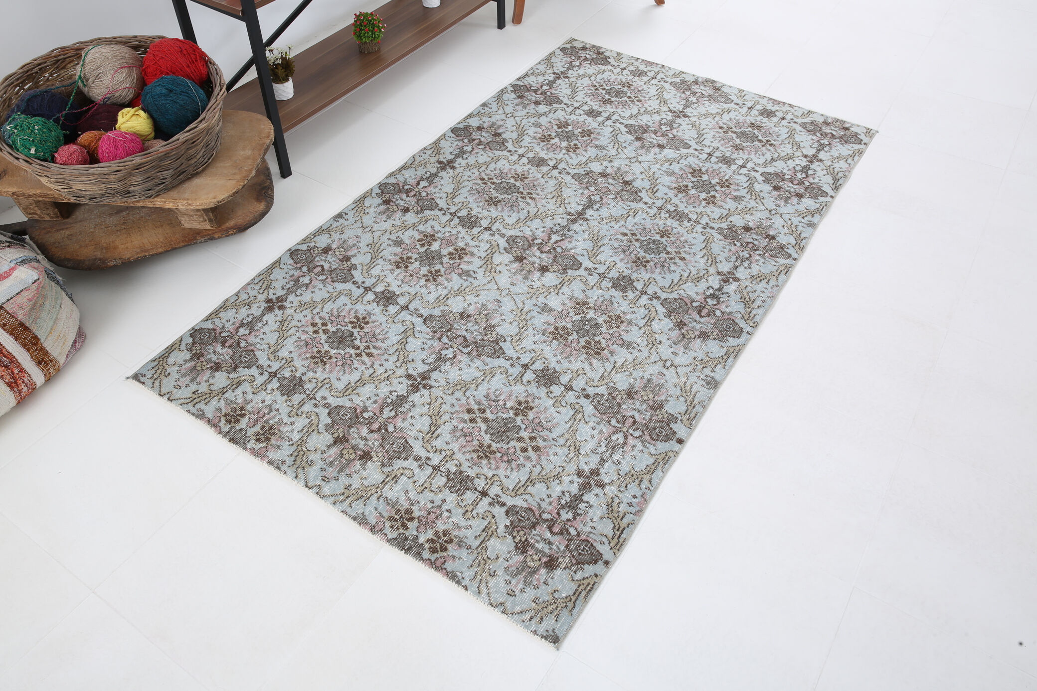 Light blue floral carpet 203x118cm