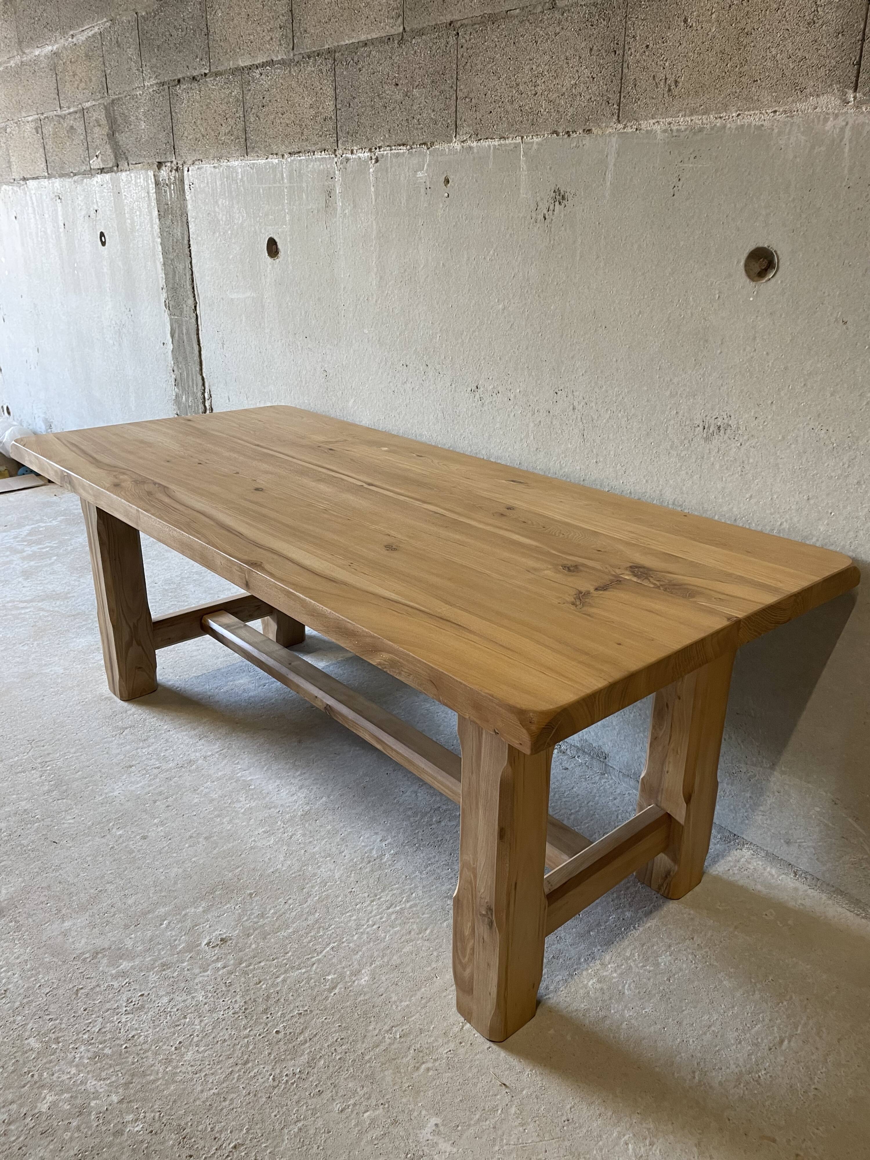 Table de ferme en orme massif – charme authentique