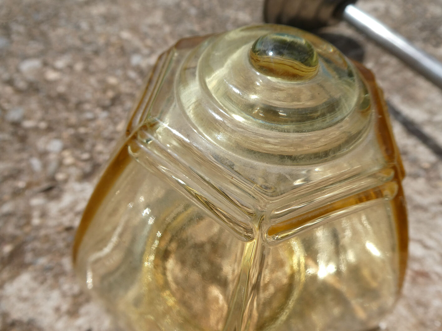 Suspension art deco globe in yellow glass