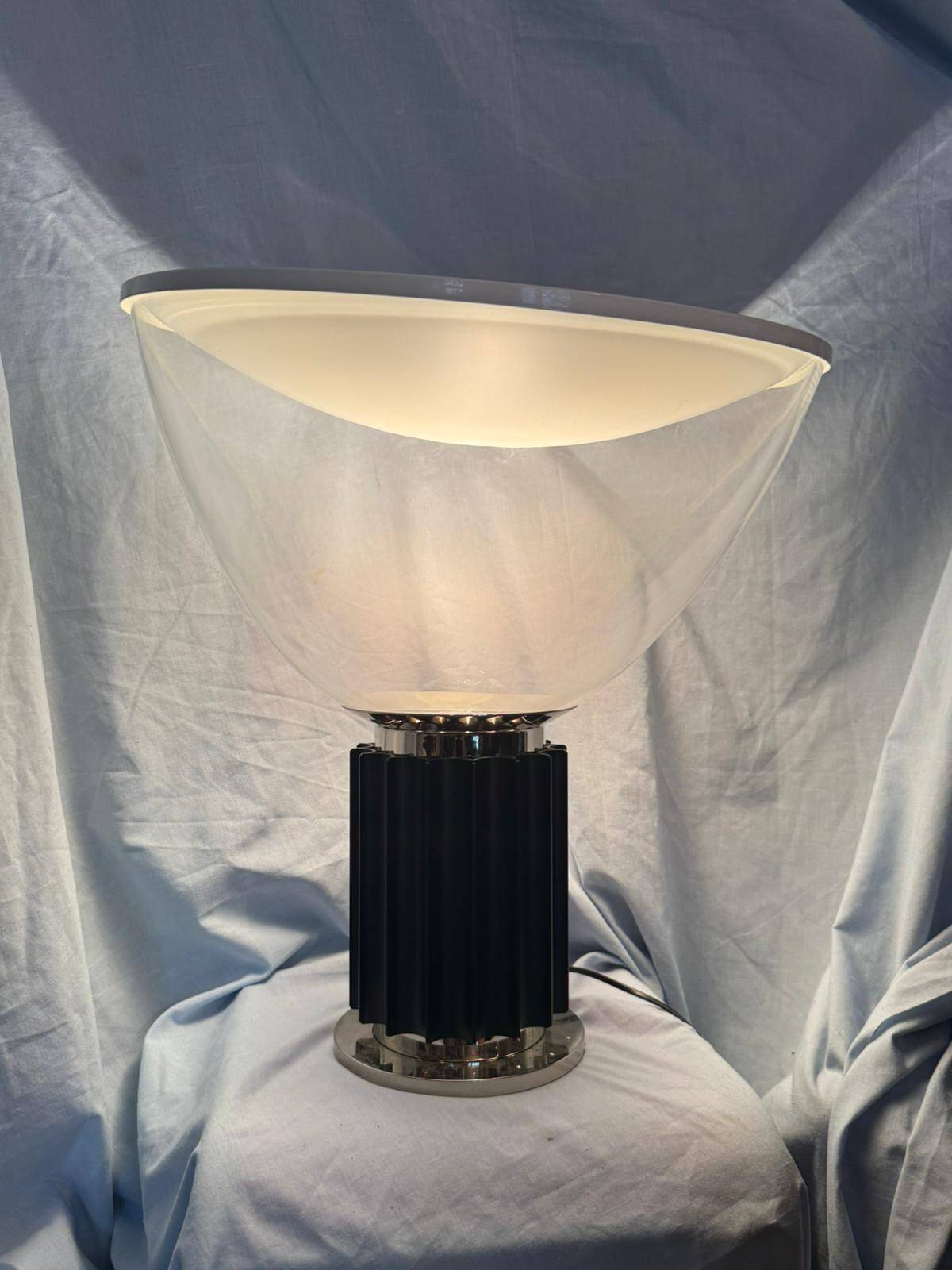 Lampe taccia - flos | design achille & pier giacomo castiglioni