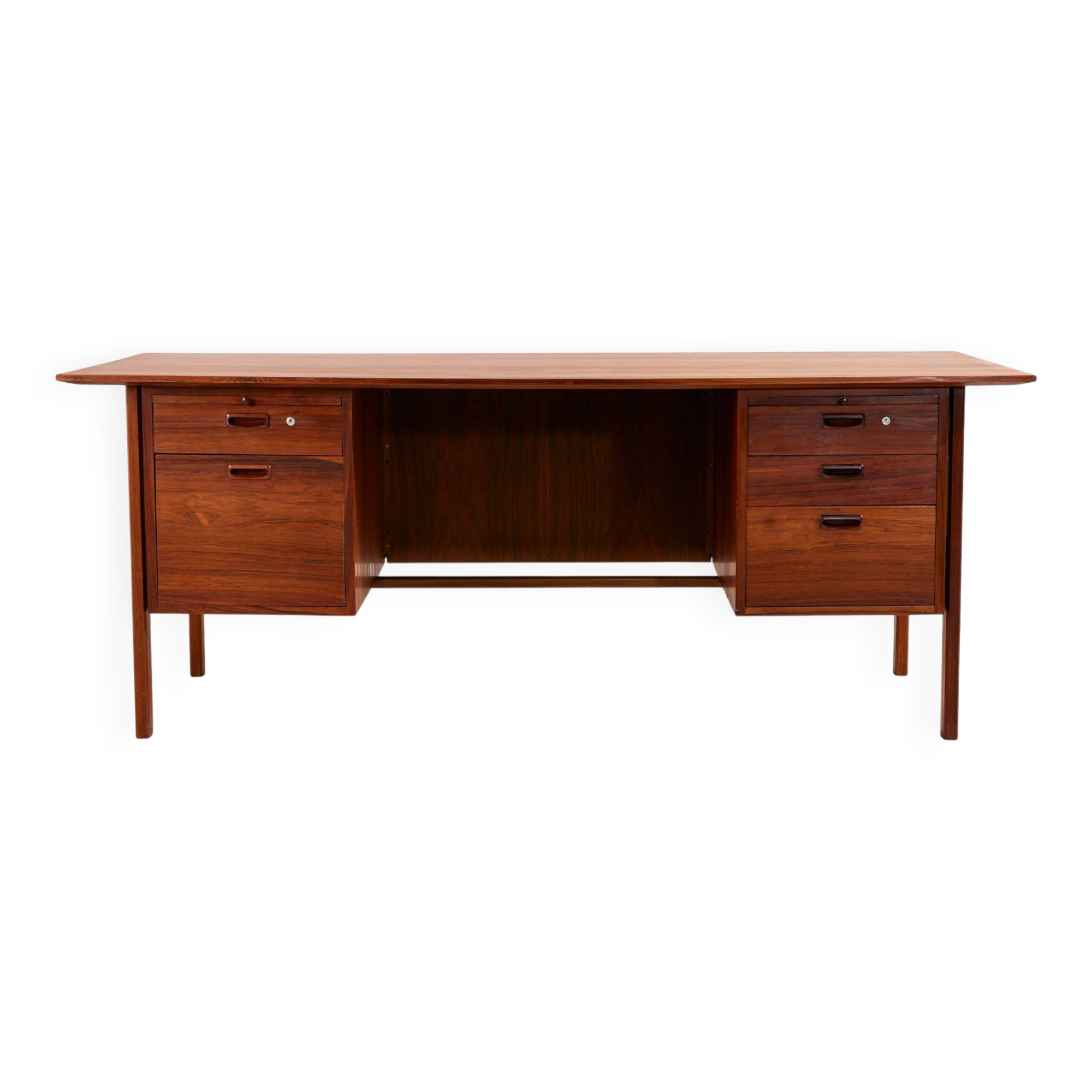 Model 207 rosewood desk by Arne Vodder