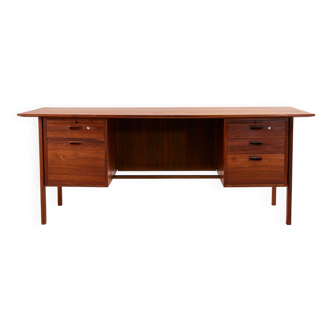 Model 207 rosewood desk by Arne Vodder