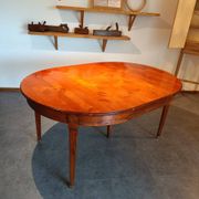 Table de salle à manger en bois exotique