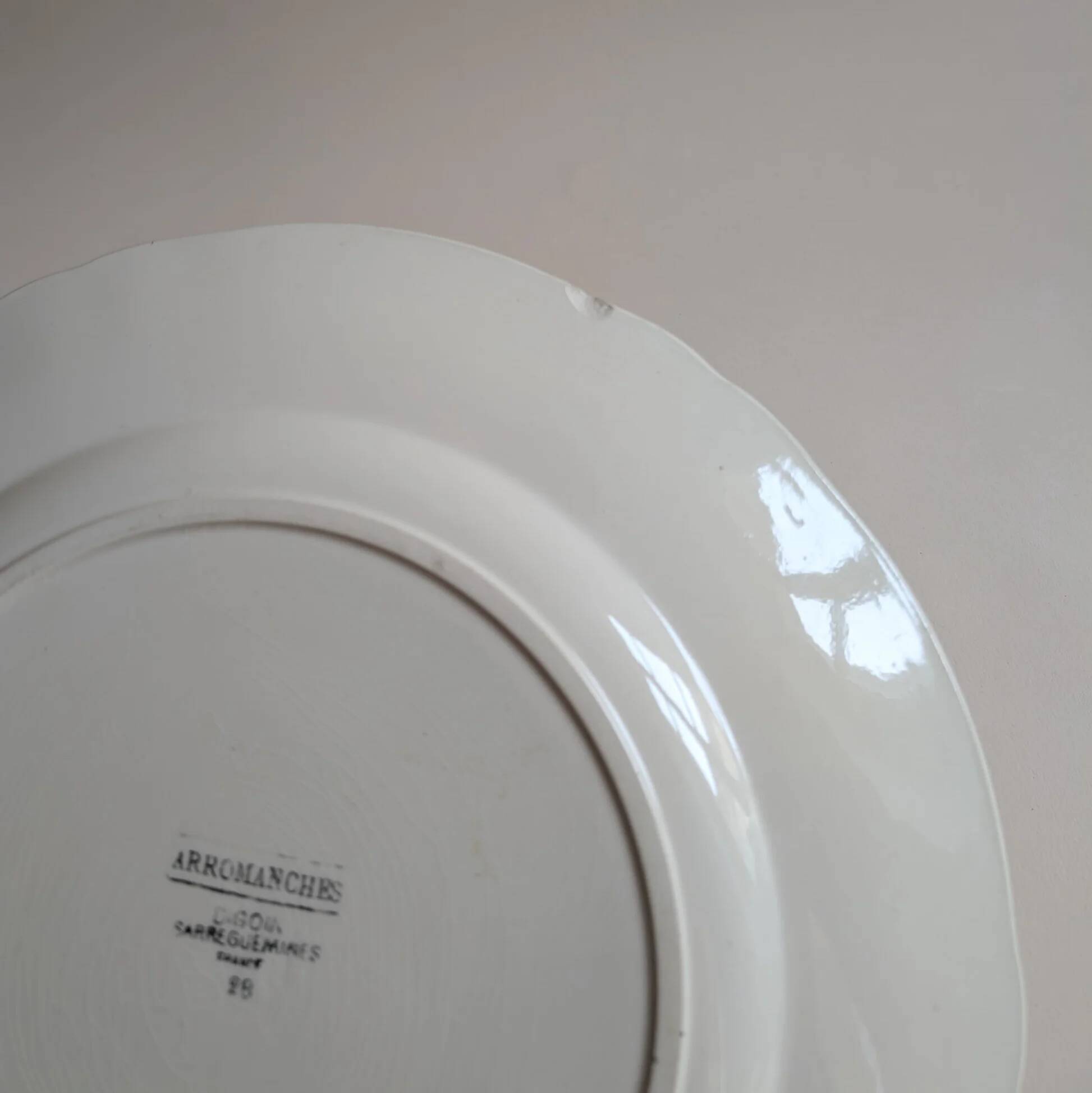 Plat beige petites fleurs