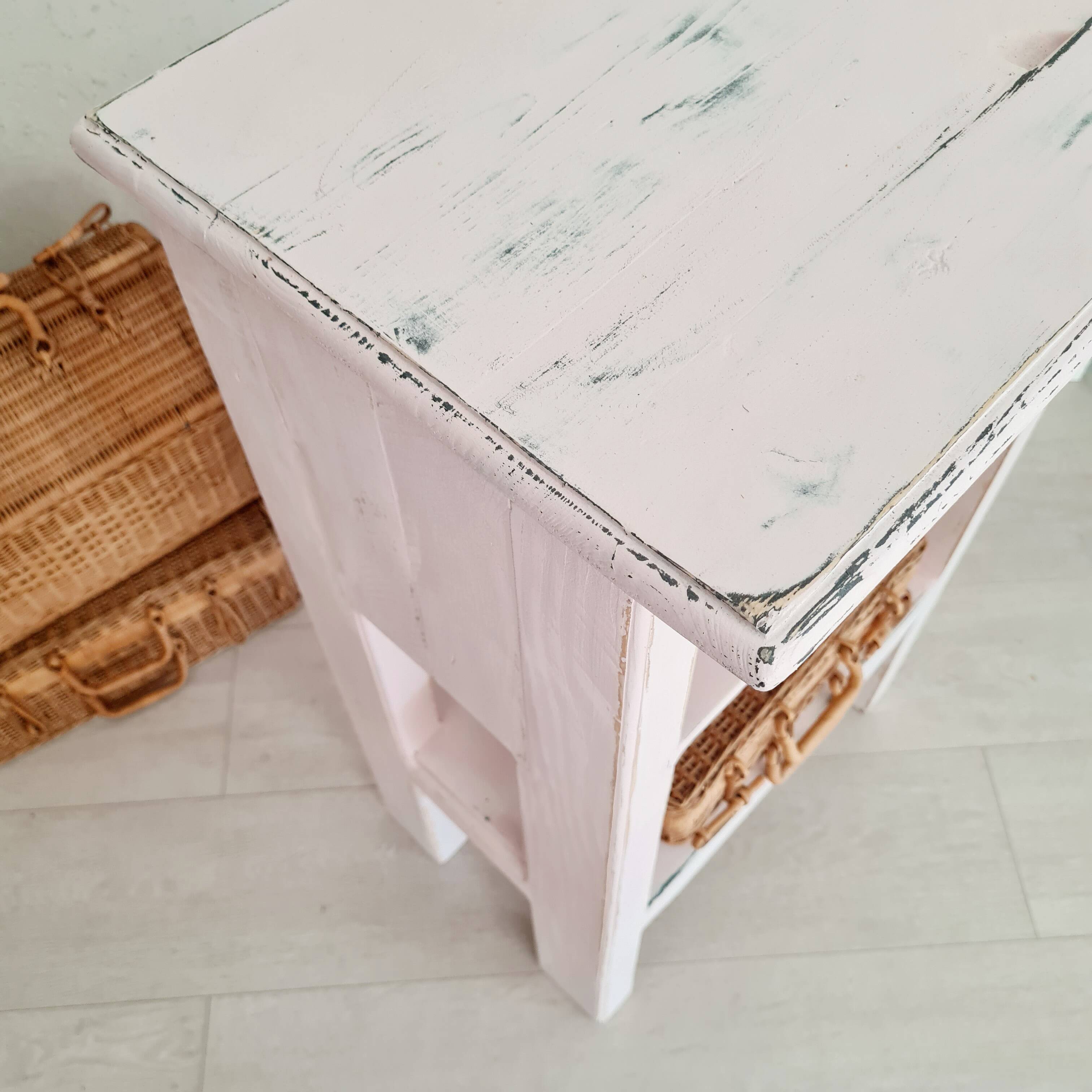 Etagère - meuble rose patiné