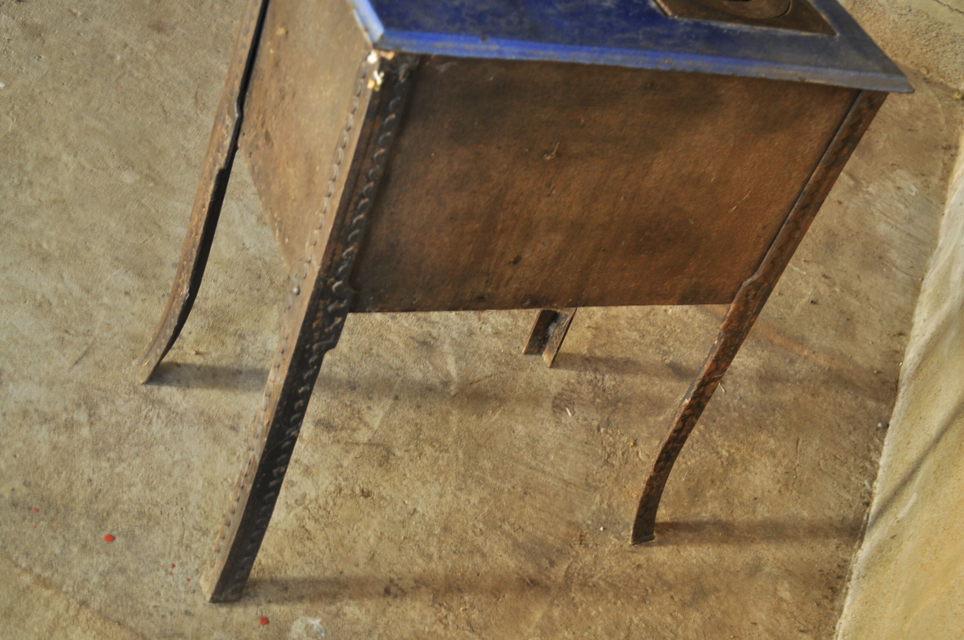 Poêle à bois et charbon ancien
