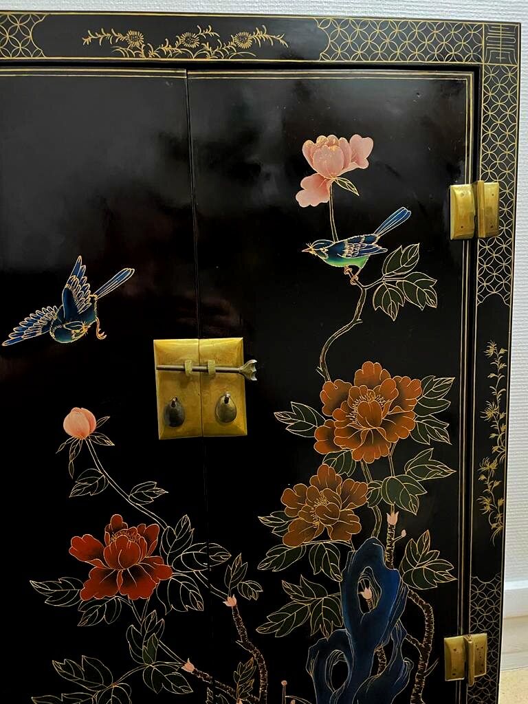 Chinese entrance cabinet