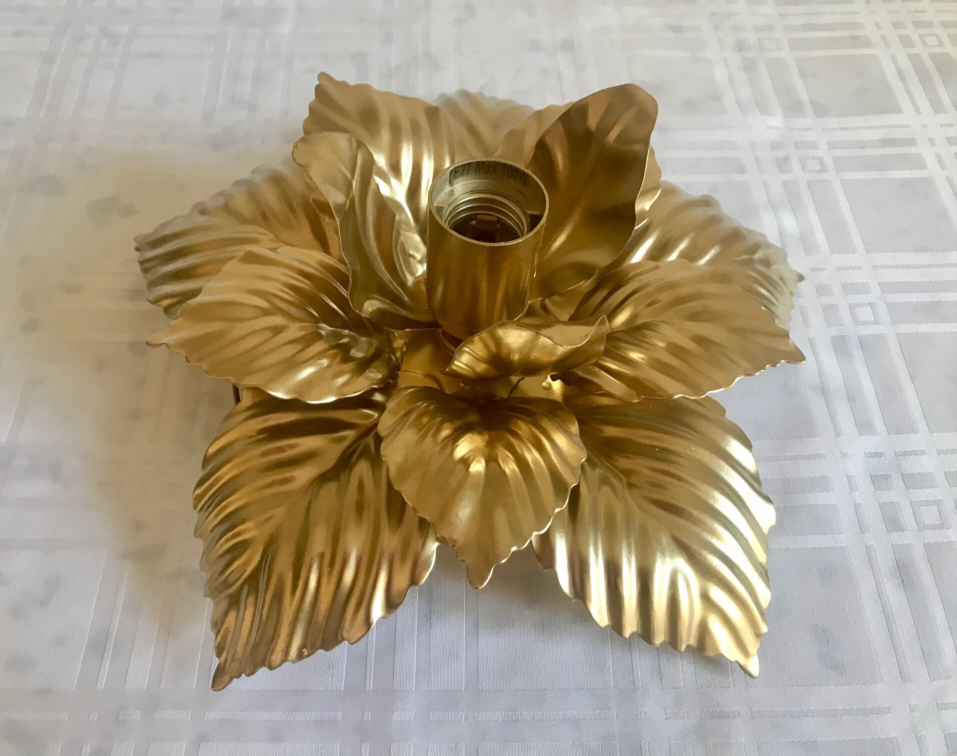 Golden flower wall lamp