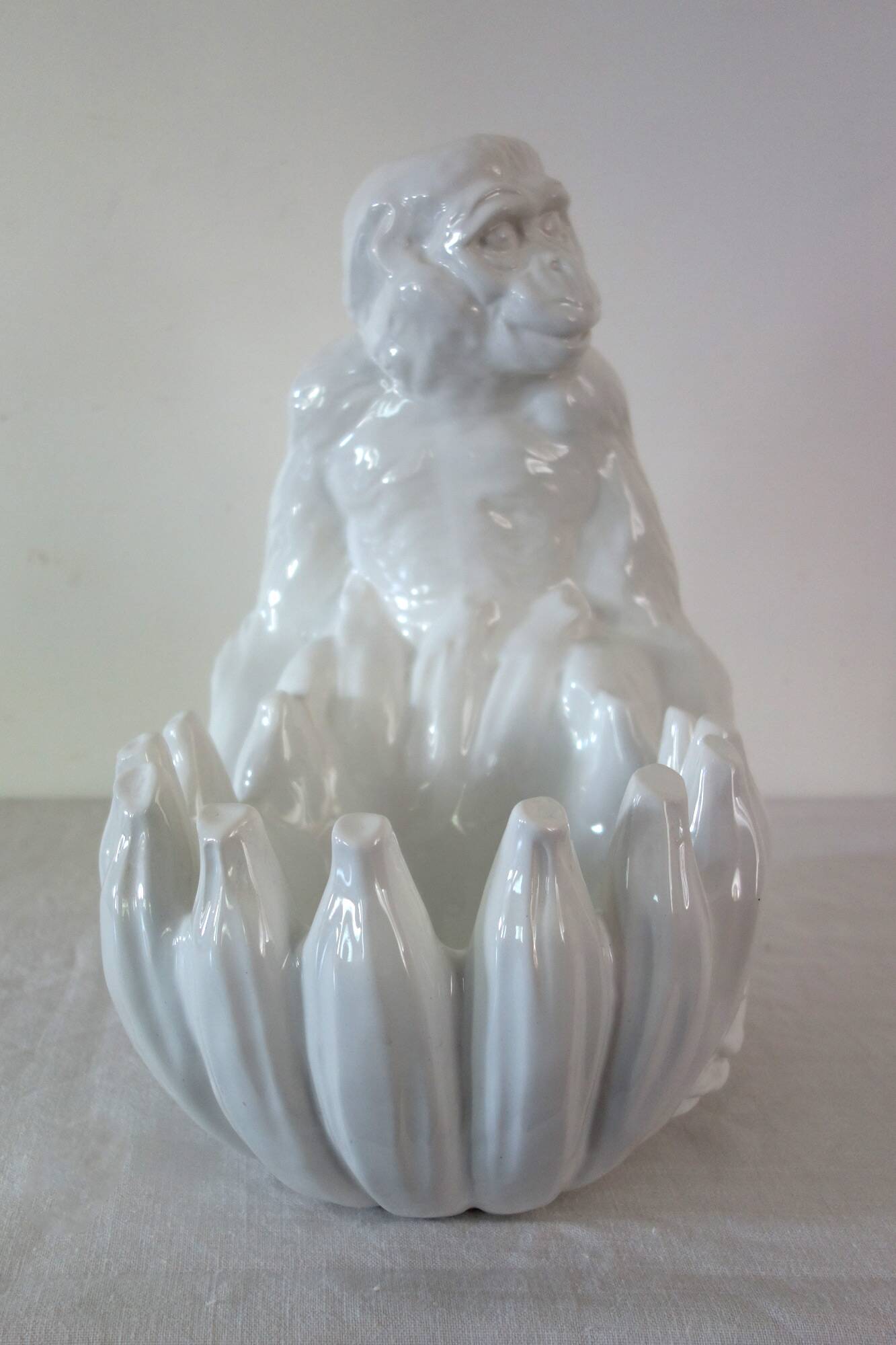 Vintage single cache-pot with ceramic bananas, Italy.