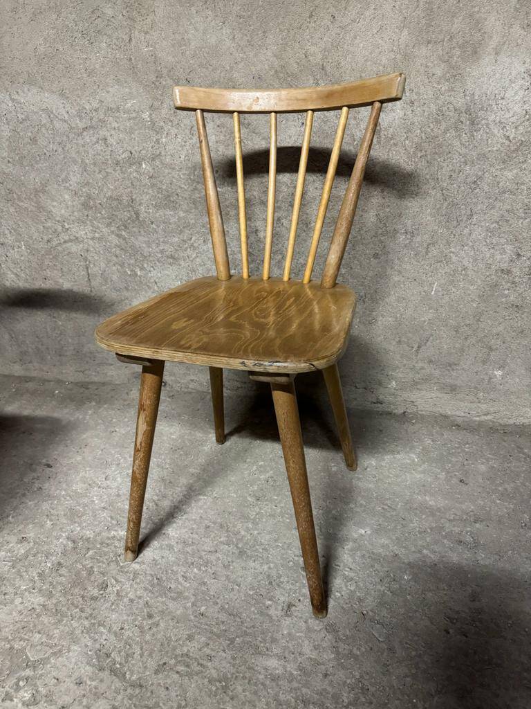 Set of 8 old Scandinavian dlg bistro chairs in wood with curved back and bars