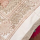Tapisserie - Faded Red Suzani Table Cloth - Uzbek Embroidery Neutral Textile