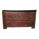 Chest 19th solid oak completely renovated, wax and patinated in the old