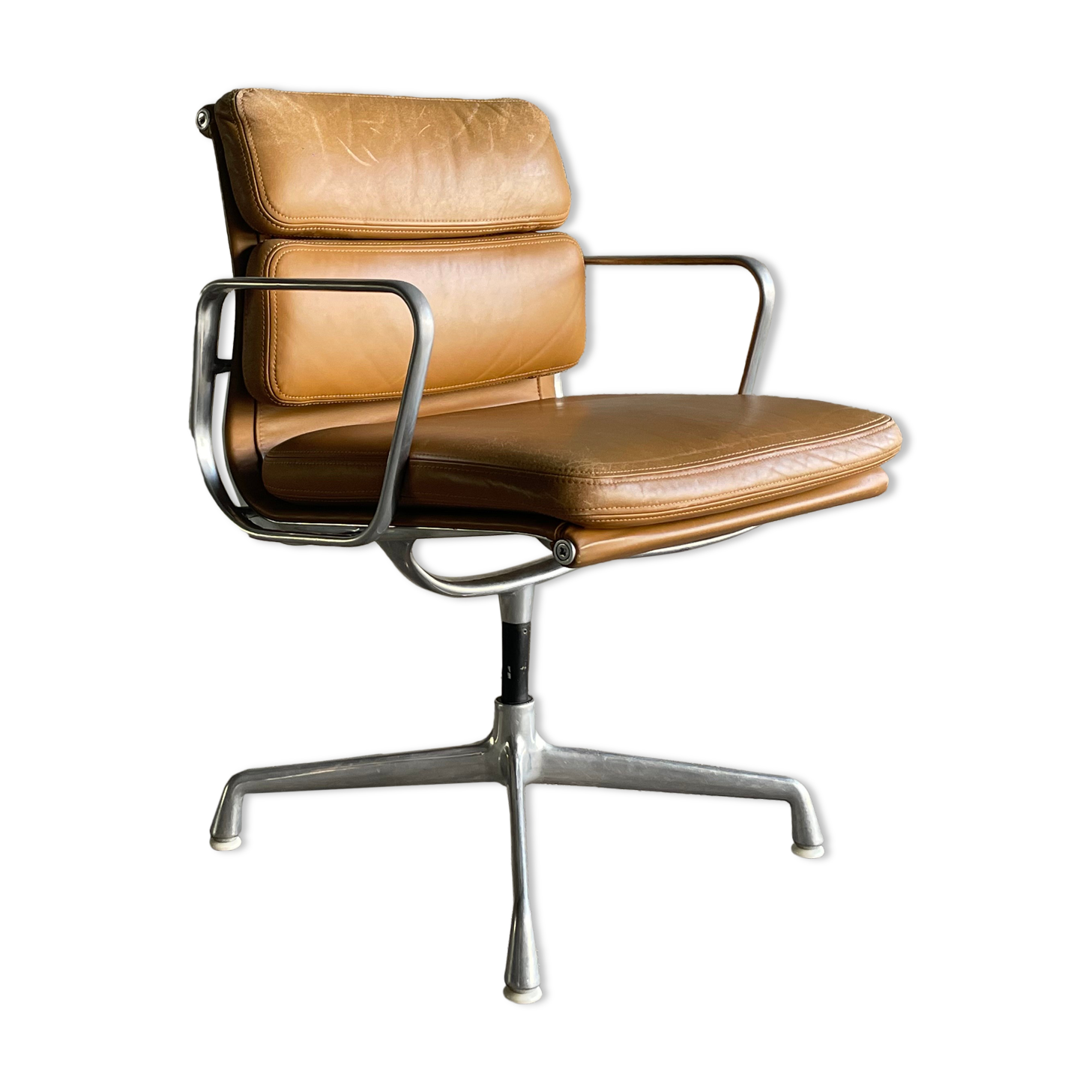 EA 208 camel leather armchair by Charles Eames for Herman miller