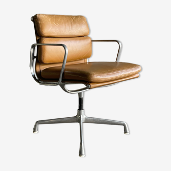 EA 208 camel leather armchair by Charles Eames for Herman miller