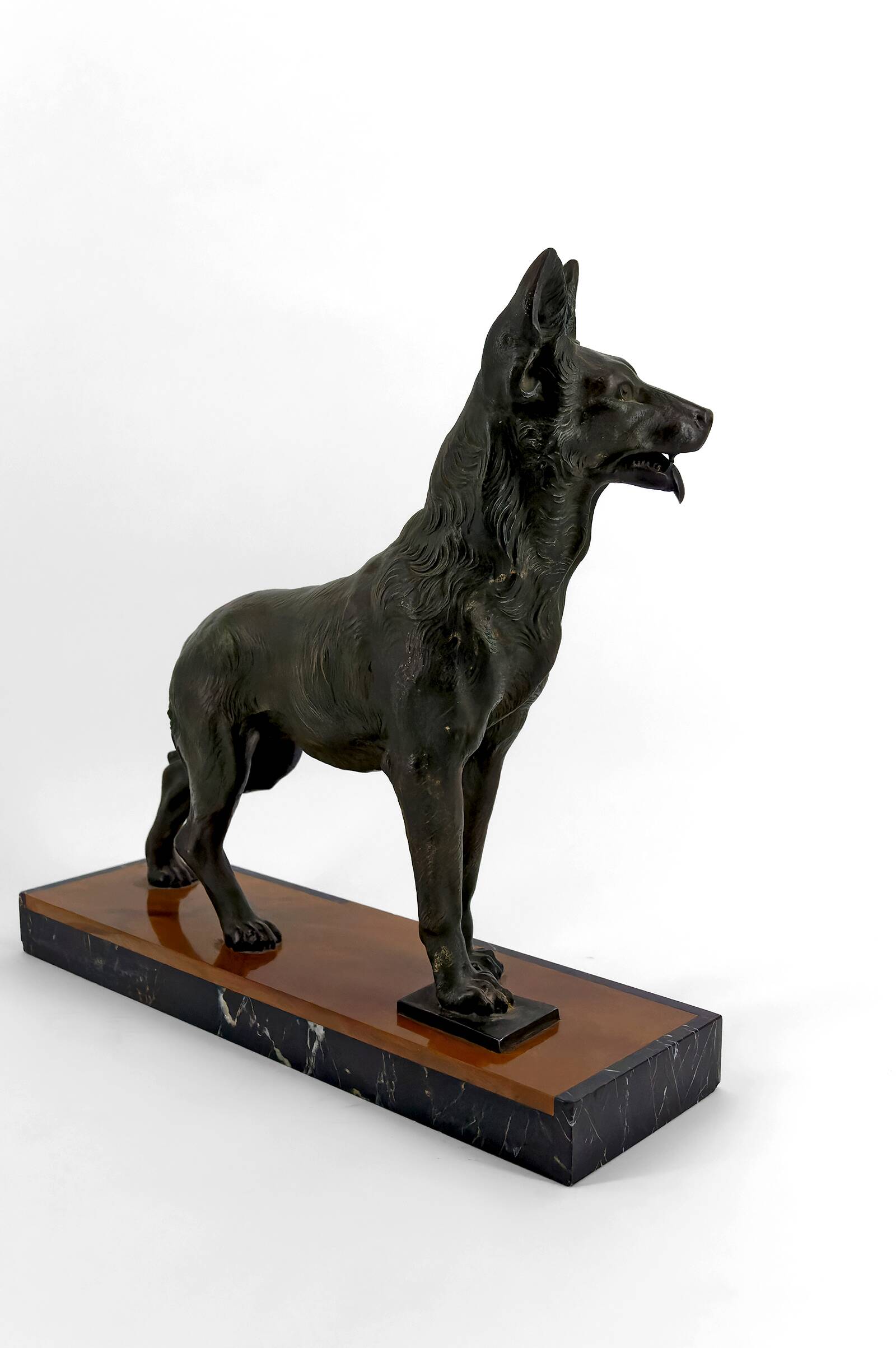 Sculpture representing a German Shepherd, Perrier Challenge Trophy, 1942