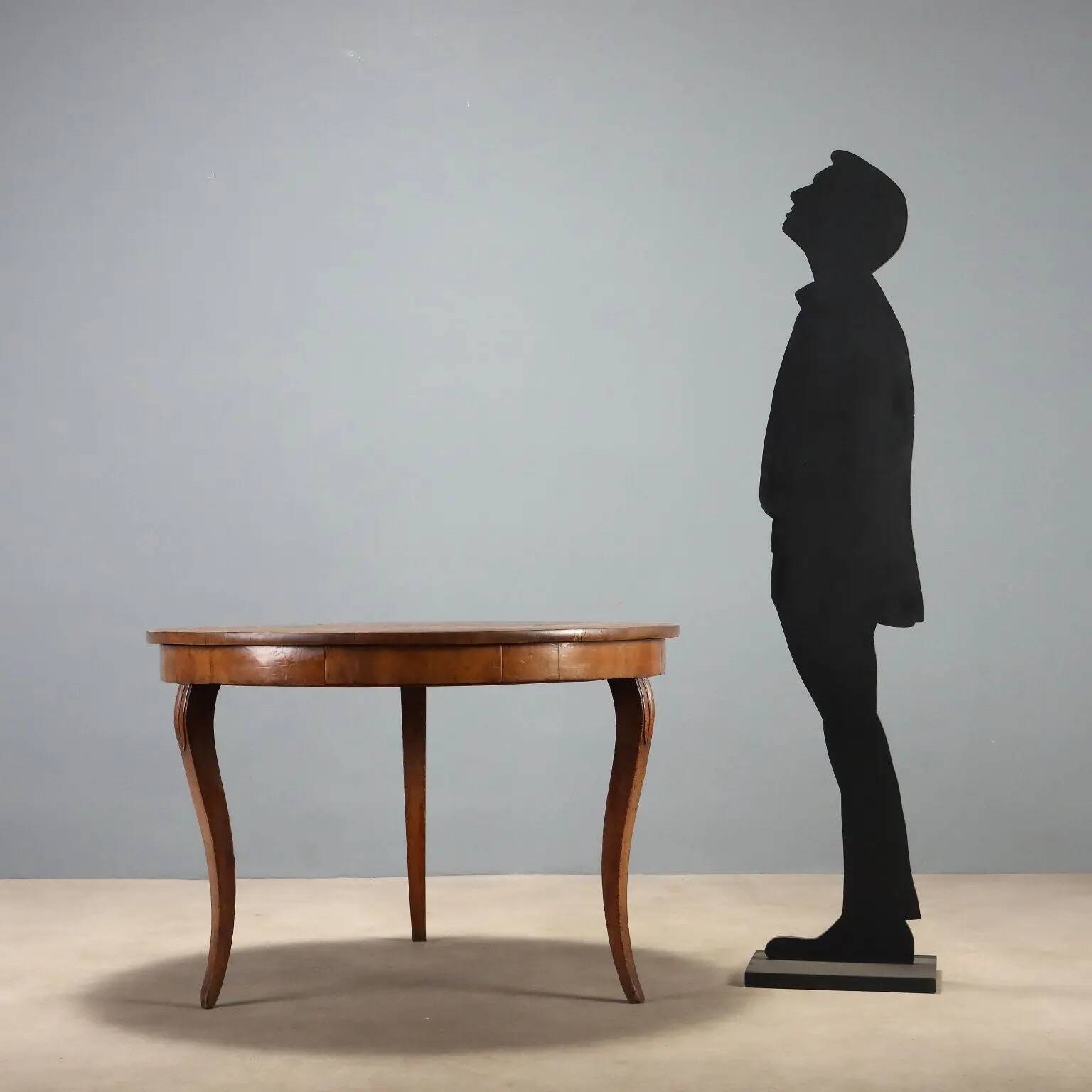 Table ronde élégante avec tiroir et pieds galbés
