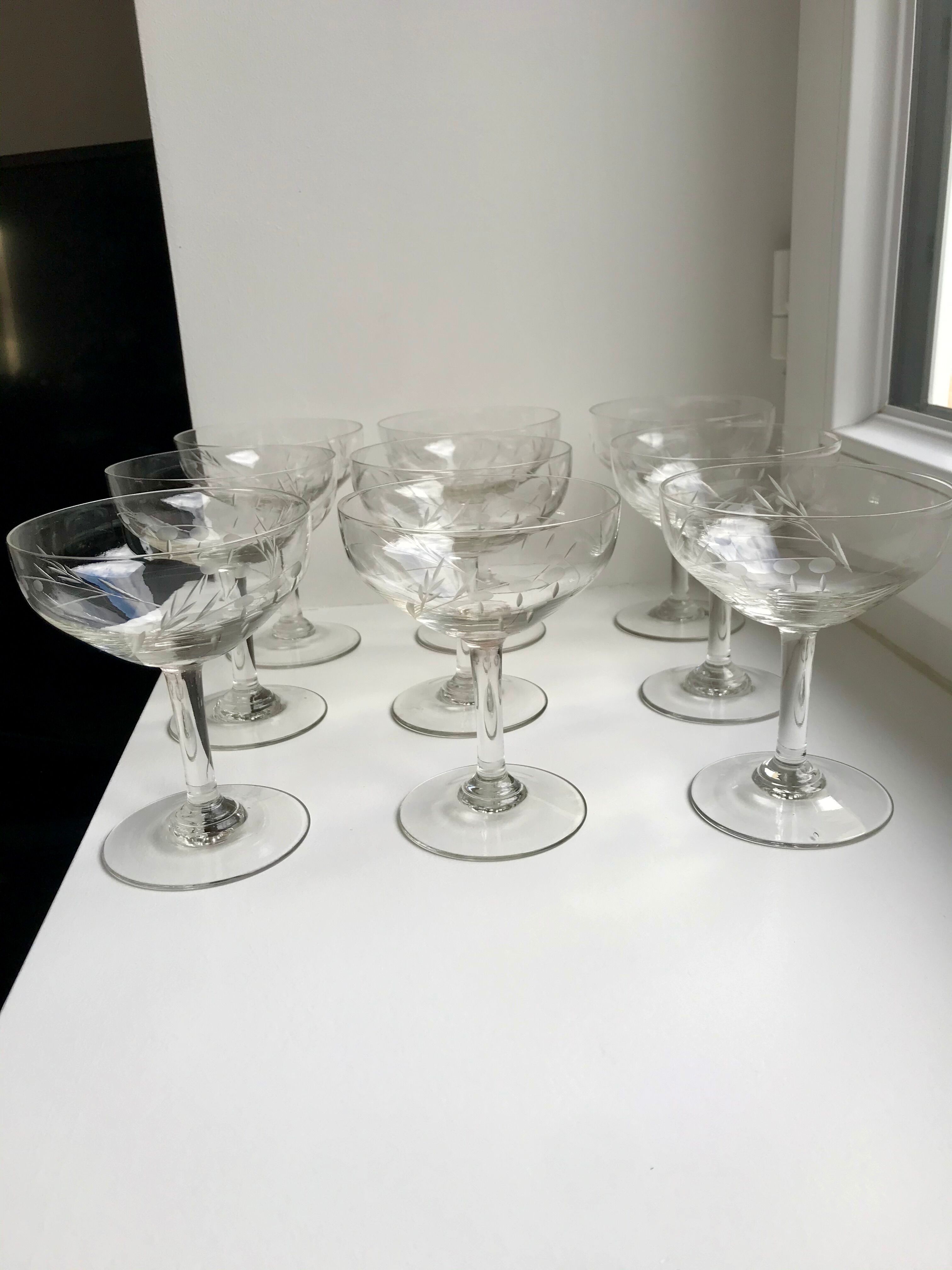 Set of 9 champagne glasses in crystal engraved 30s