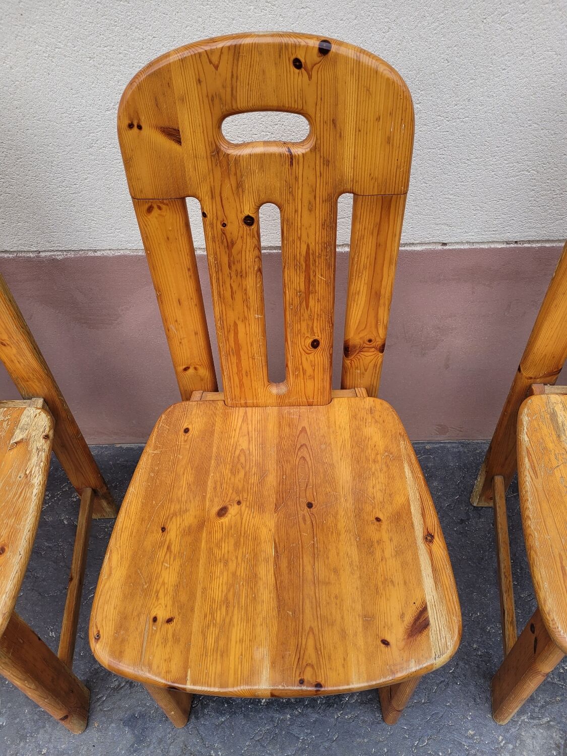 6 pine chairs