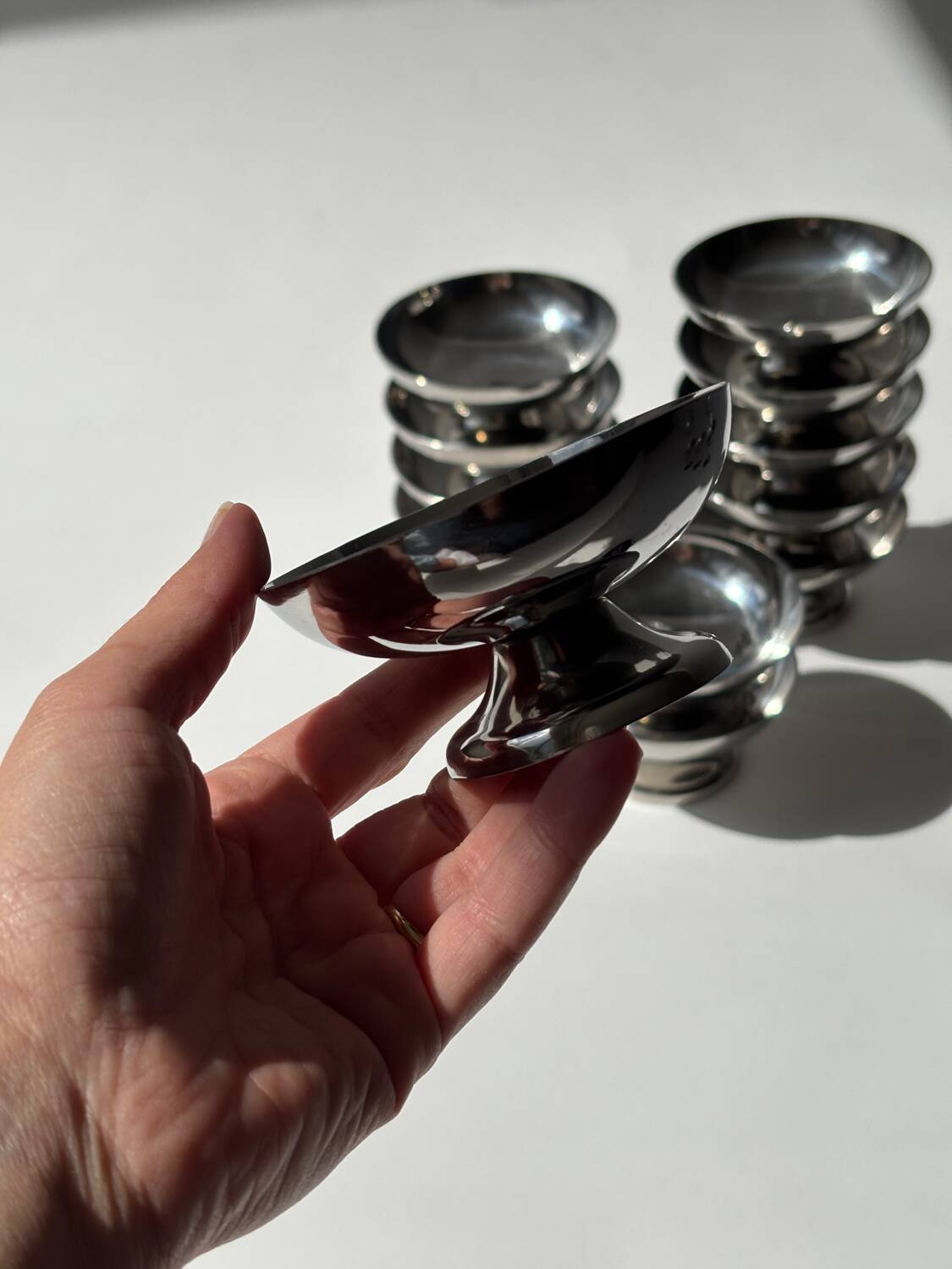 12 coupelles sur pied en acier inoxydable vintage