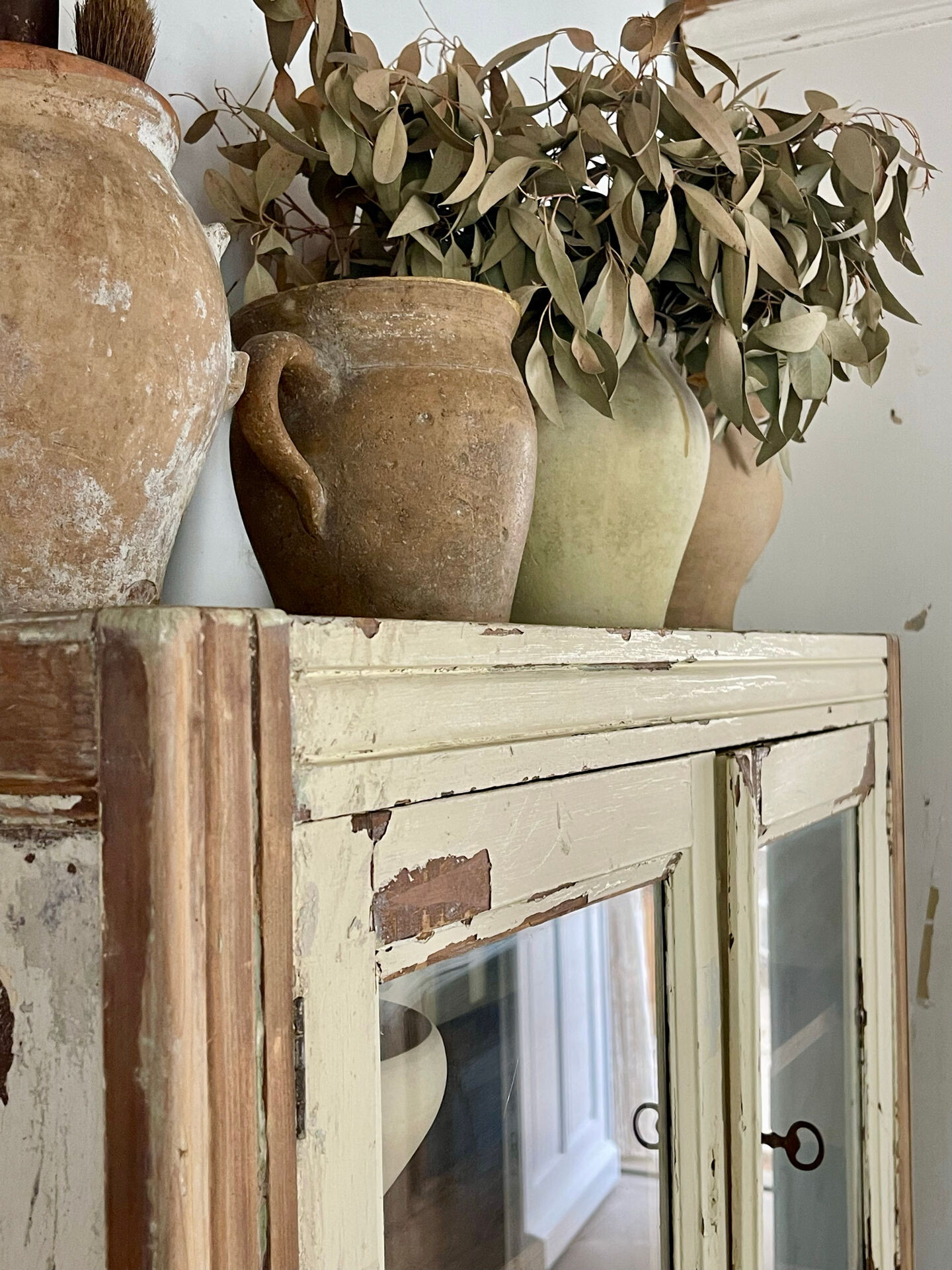 Glass display cabinet