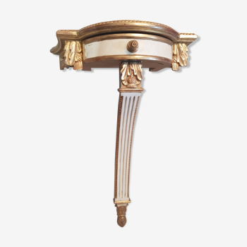 Console de style Louis XVI en bois laqué doré