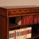 bibliothèque ouverte en acajou et incrustations