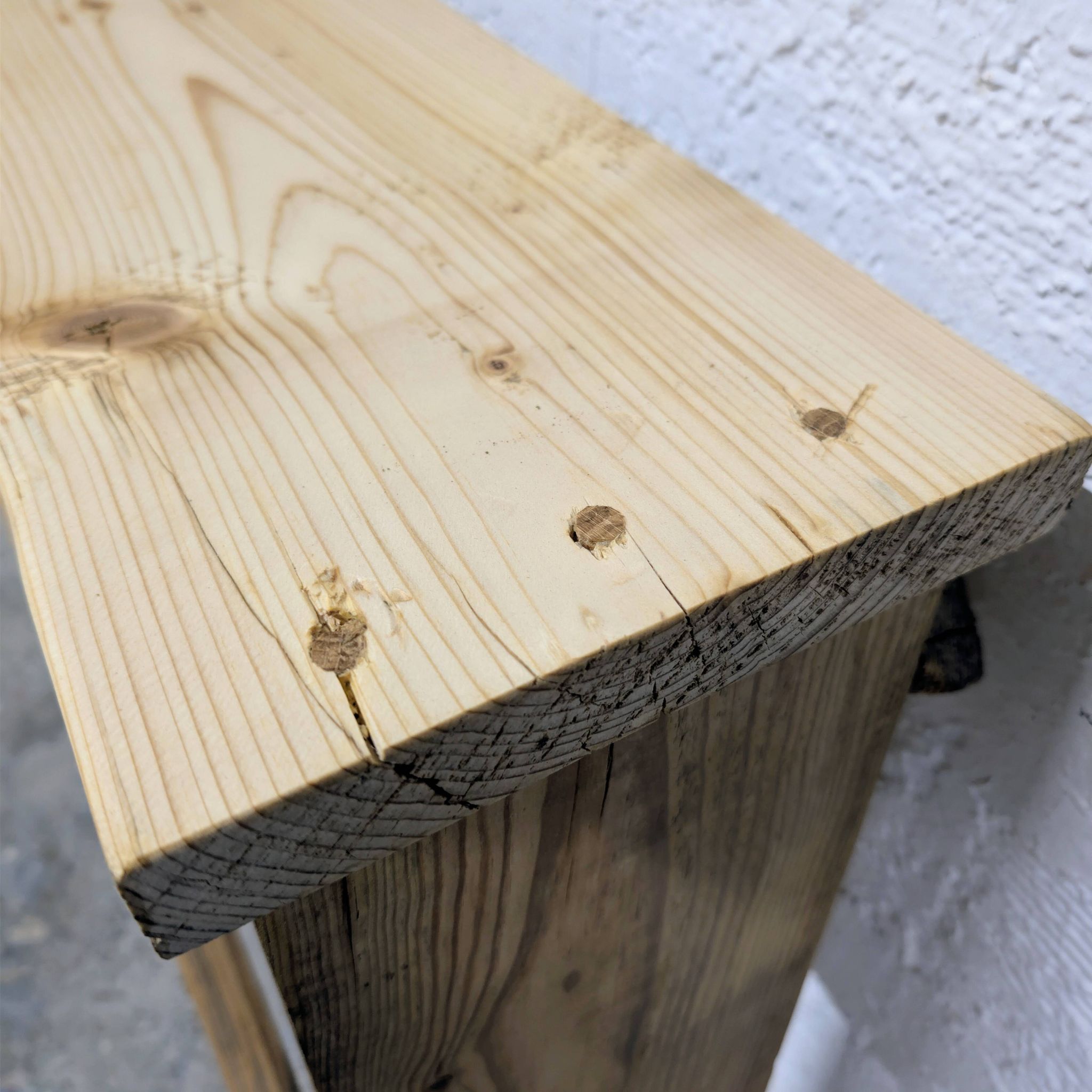 Petit banc rustique