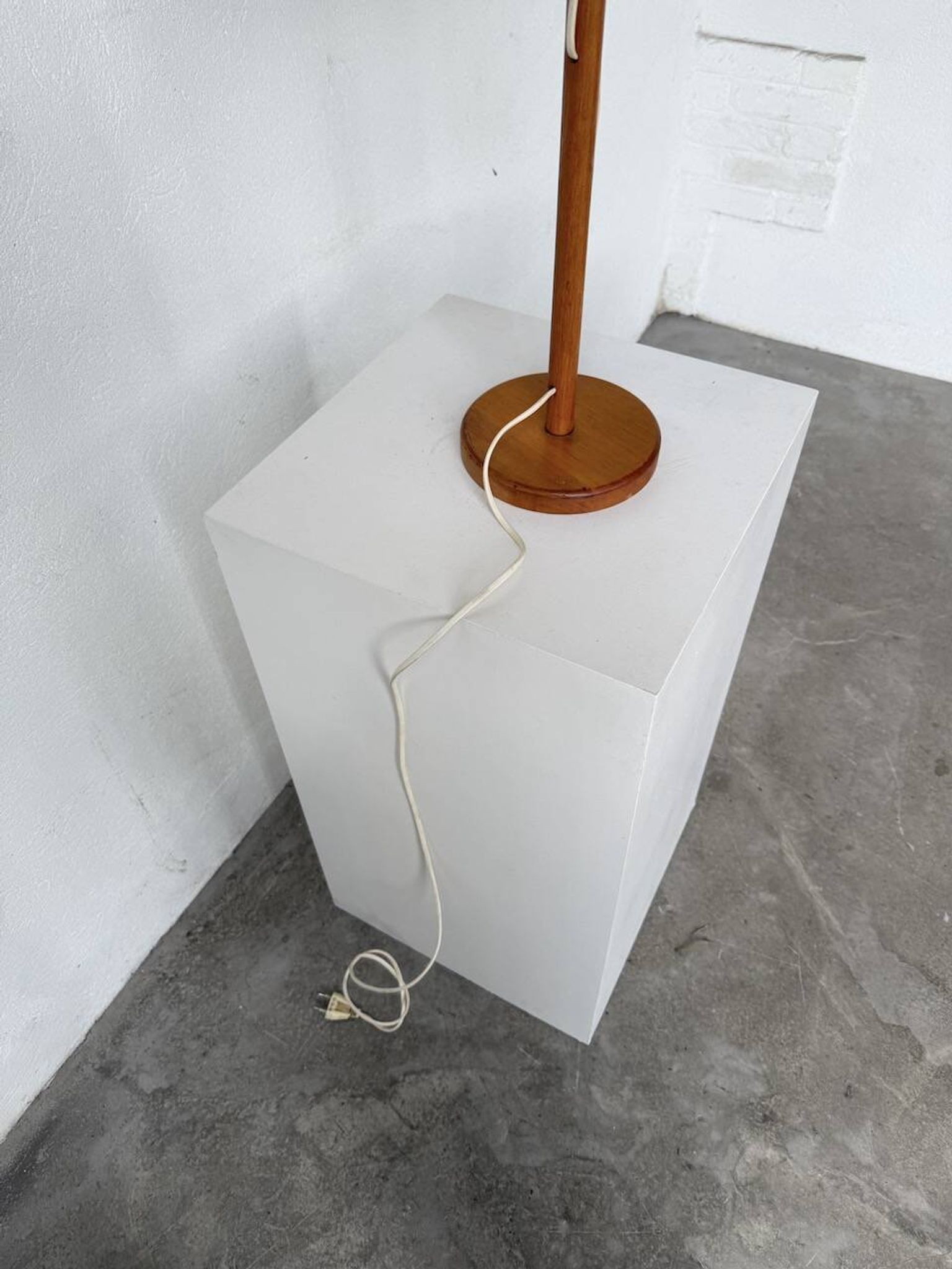 Lampe de table bois chêne années 70
