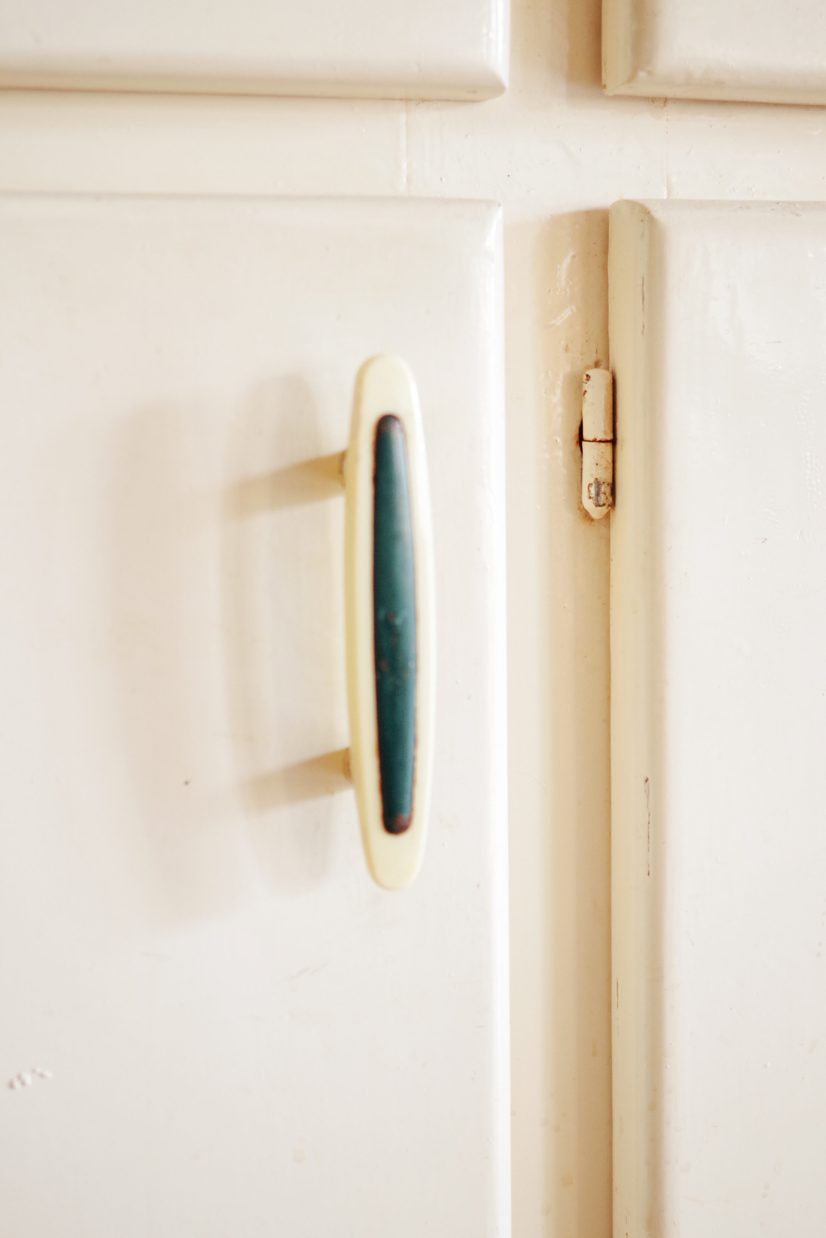 Old white buffet bakelite handles, 50s
