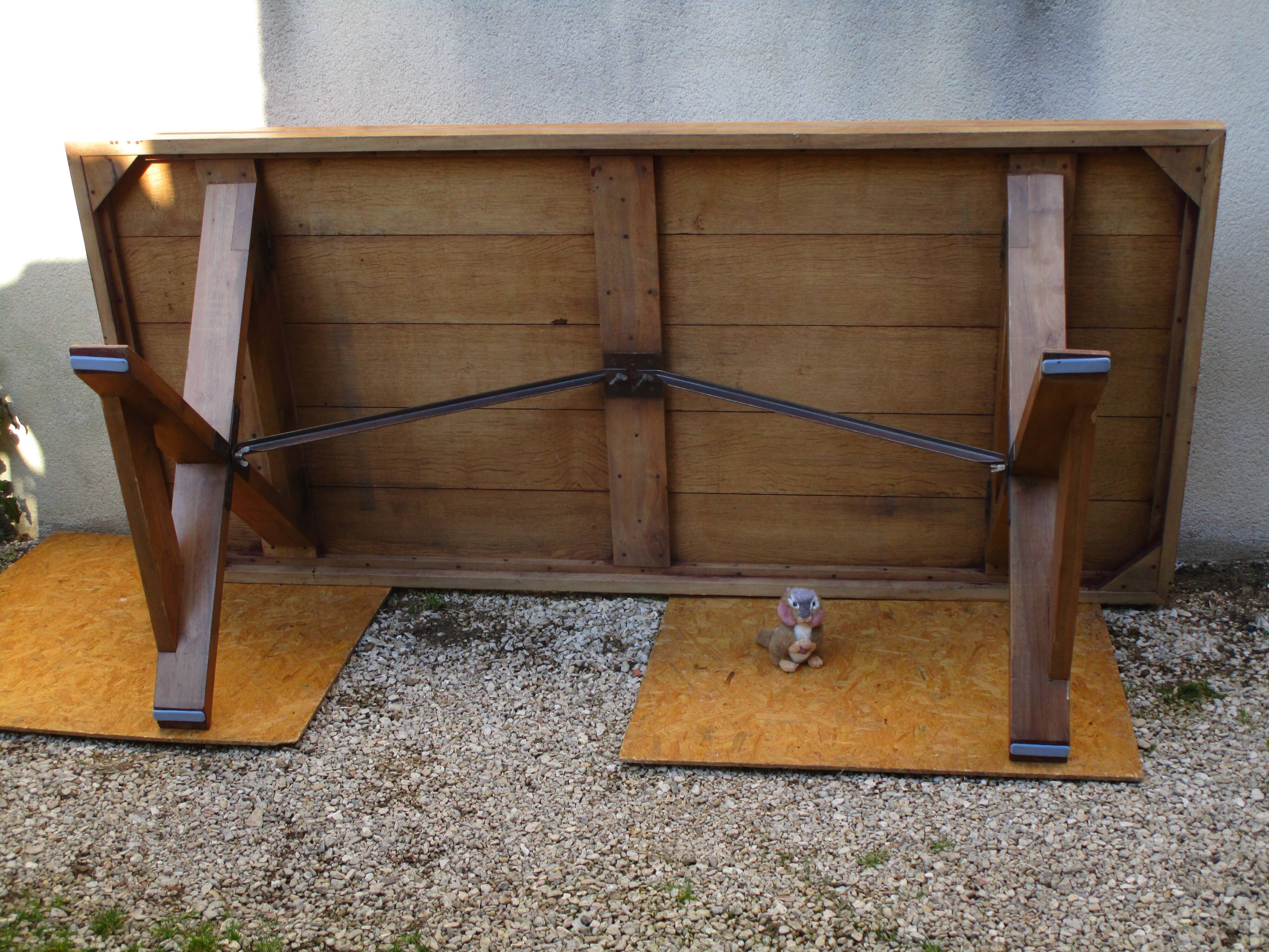 Table two folding legs