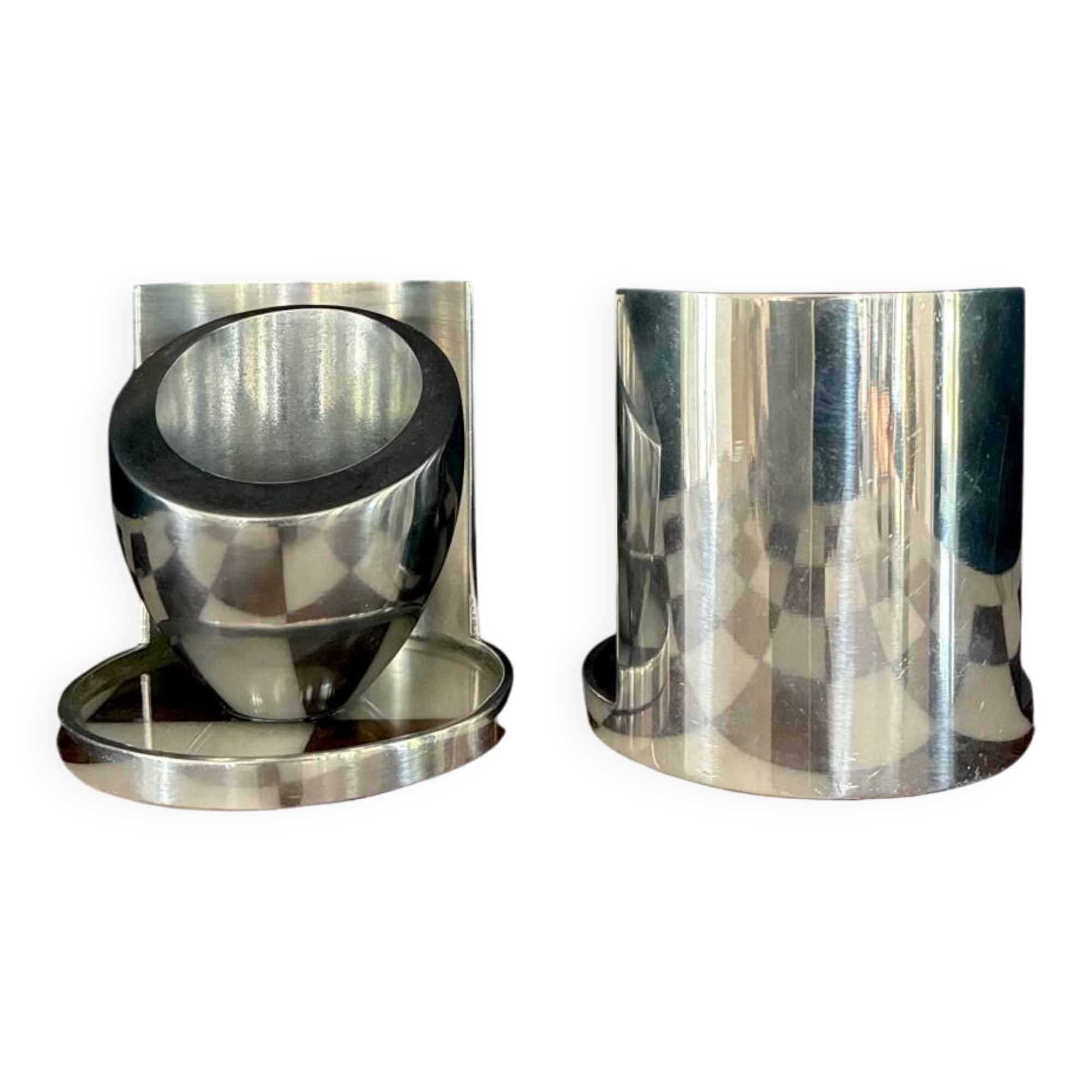 Paire de bougeoirs "Coque" en acier - 1970