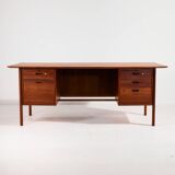 Model 207 rosewood desk by Arne Vodder