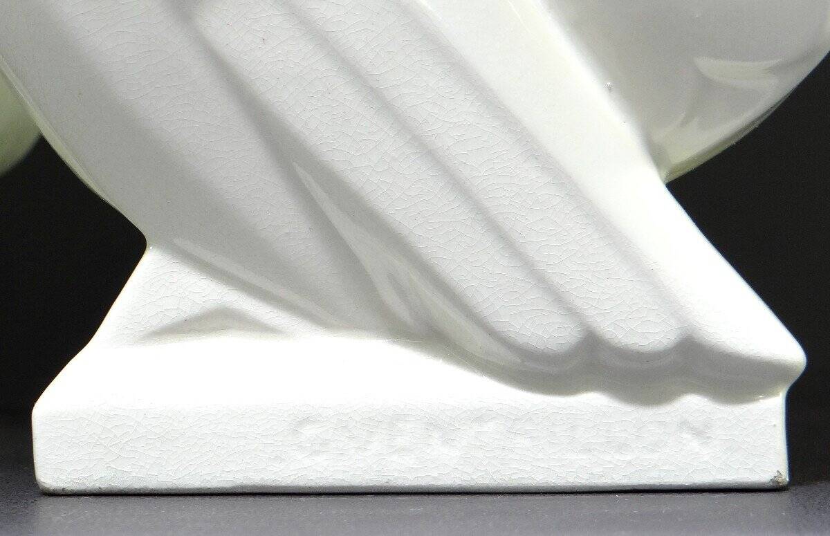 Manufacture de saint-clément, années 1930, paire de serre-livres figurant des pigeons.