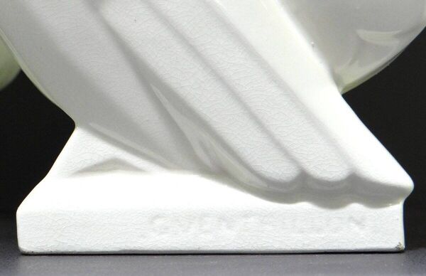 Manufacture de saint-clément, années 1930, paire de serre-livres figurant des pigeons.