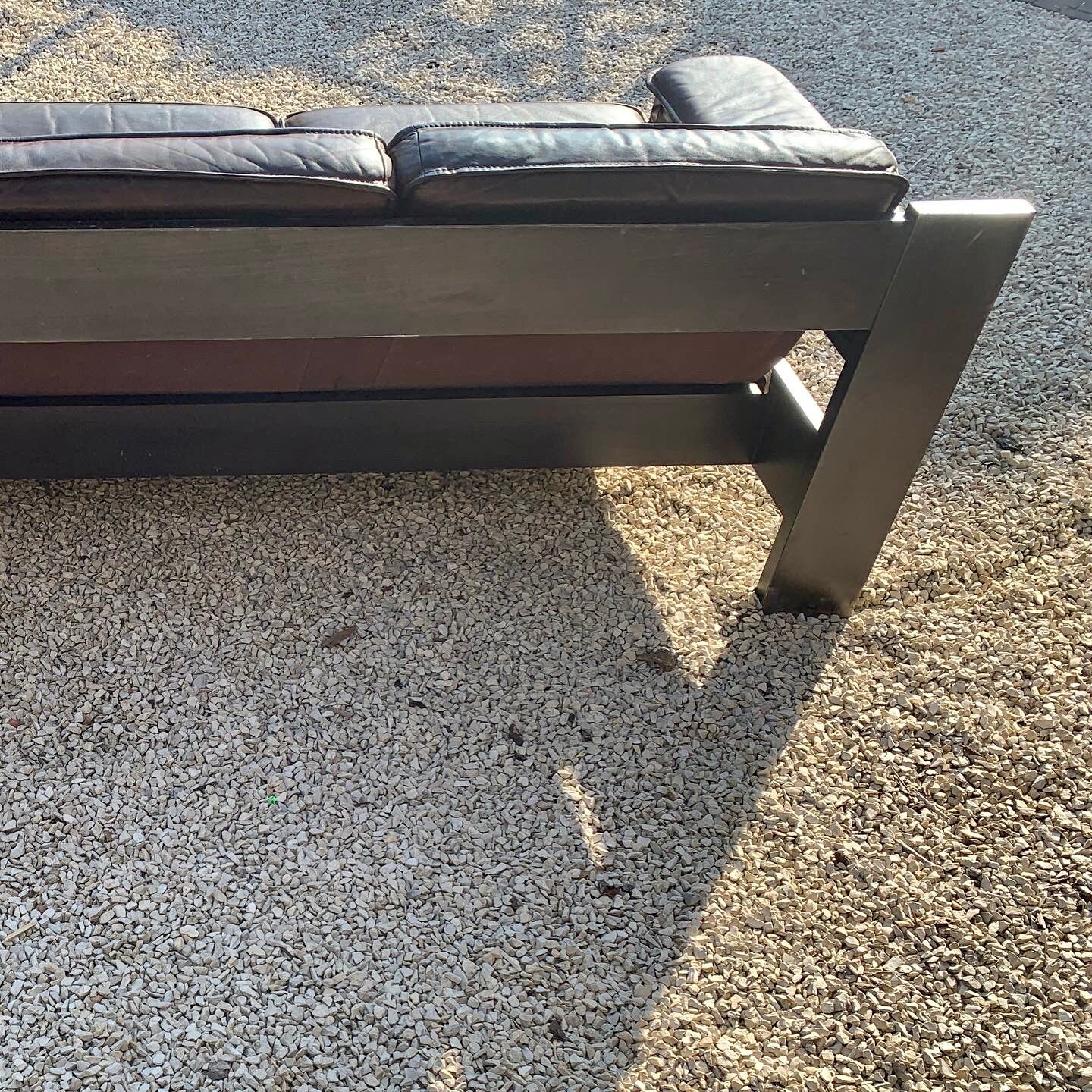 Brutalist sofa in brown leather by Harry de Groot for Leolux, 1970.