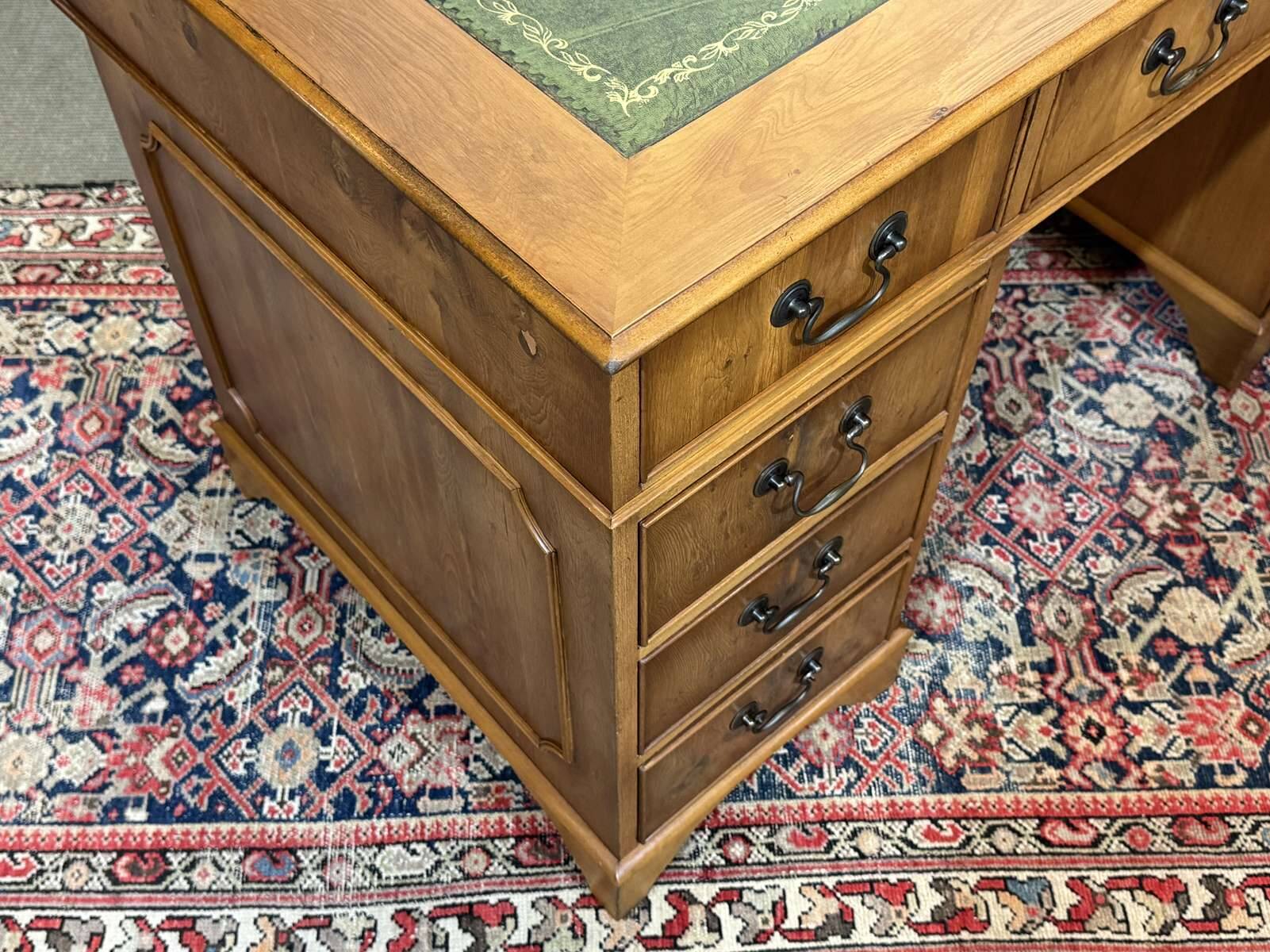 English flat desk with drawers from the 1970s in fir and leather top.