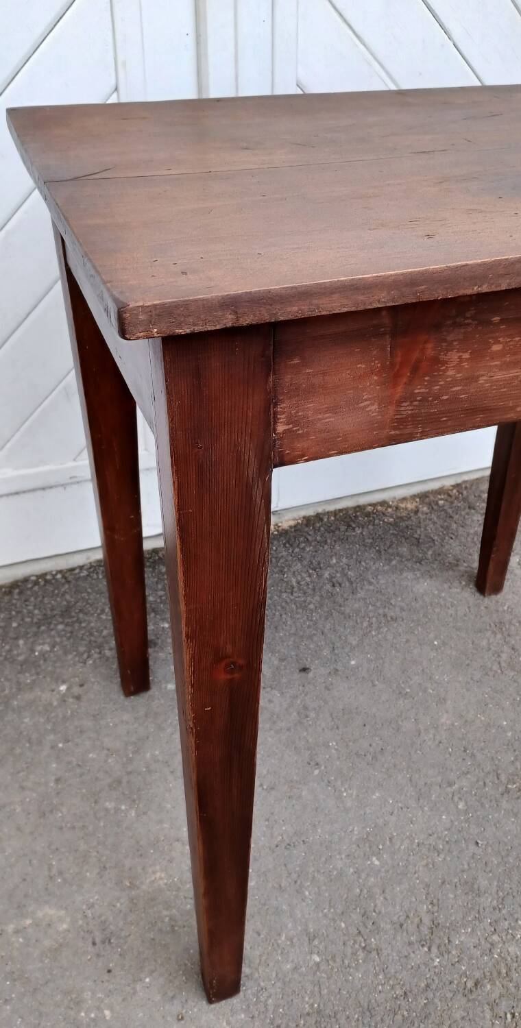 Small country table